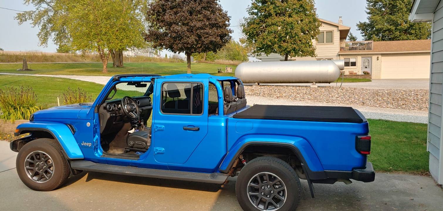 Jeep Gladiator Pic request: Hard top off - rear doors on 20200925_164244_HDR