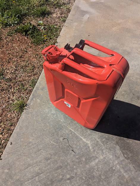 Jeep Gladiator Gas cans PXL_20230409_142439731