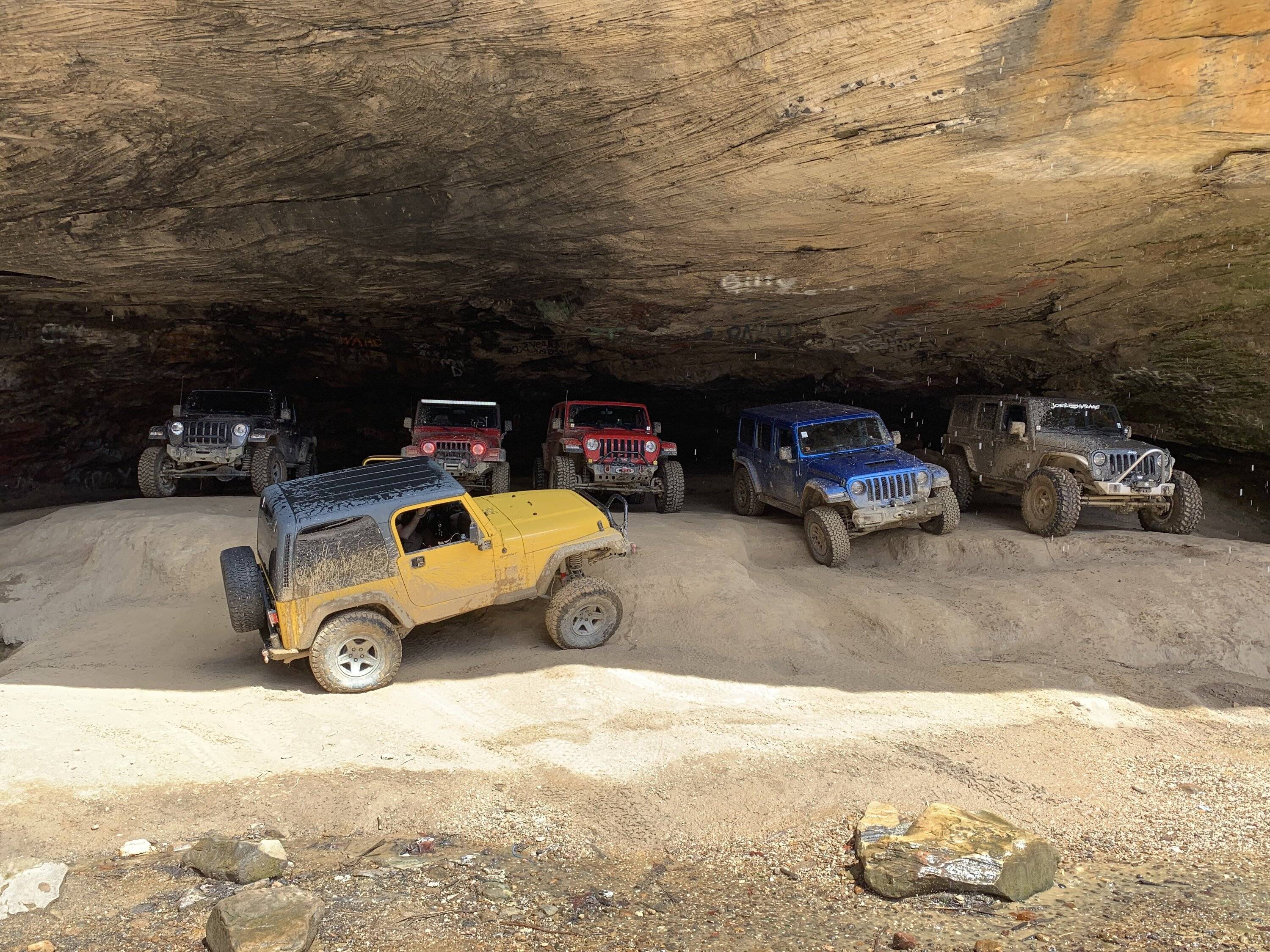 Jeep Gladiator Jeeps Parking Next To Jeeps 97230F89-D977-4025-A5E8-1F656A58BD6C