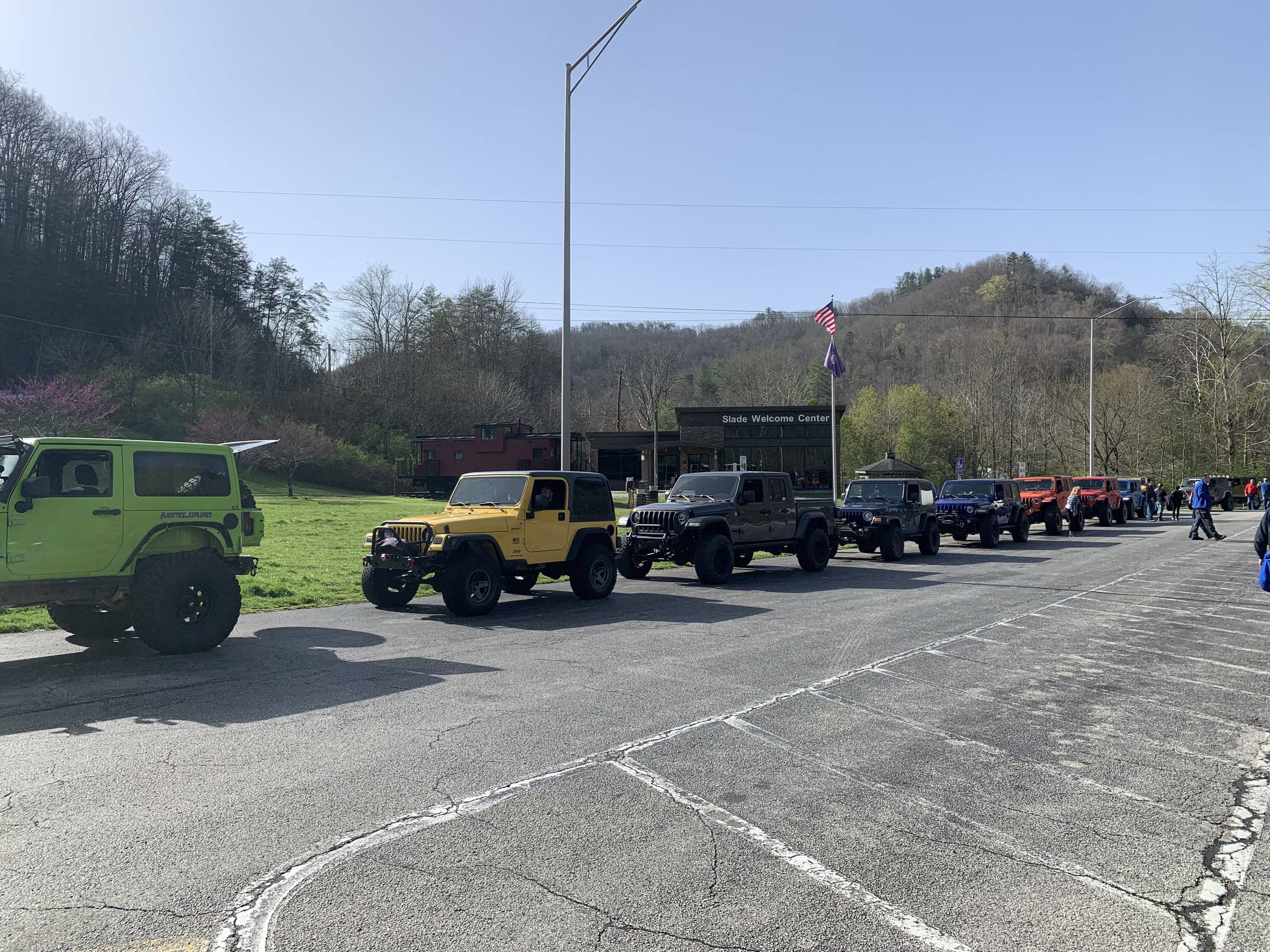 Jeep Gladiator Jeeps Parking Next To Jeeps F589BAC1-C409-415F-913A-D1B4230D9B1D