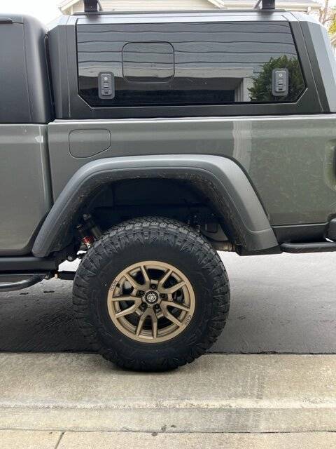 Jeep Gladiator 35x11.5x17 Tires - Maxxis Razr AT (Brea, CA) IMG_4009