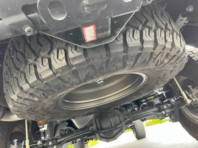 Jeep Gladiator 35x11.5x17 Tires - Maxxis Razr AT (Brea, CA) IMG_4013