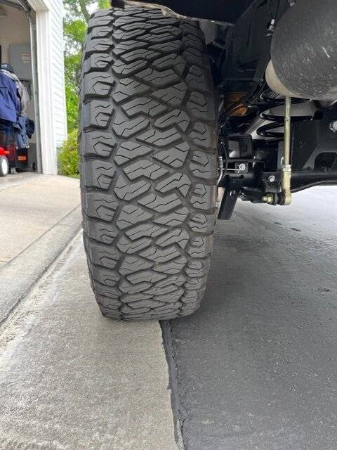 Jeep Gladiator 35x11.5x17 Tires - Maxxis Razr AT (Brea, CA) IMG_4007