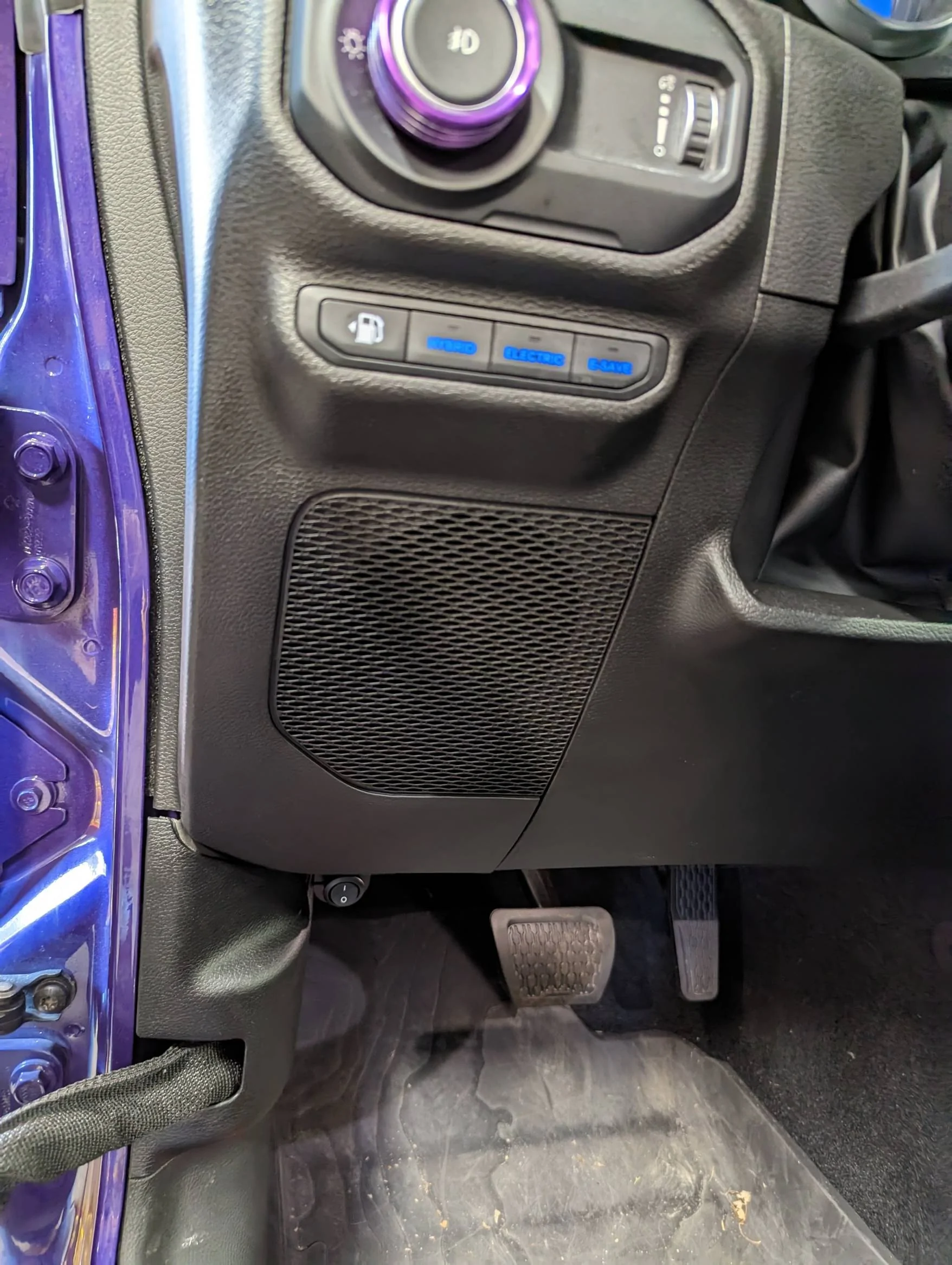 Jeep Gladiator Replacement window switches - that are DIFFERENT ?? PXL_20230412_215717677