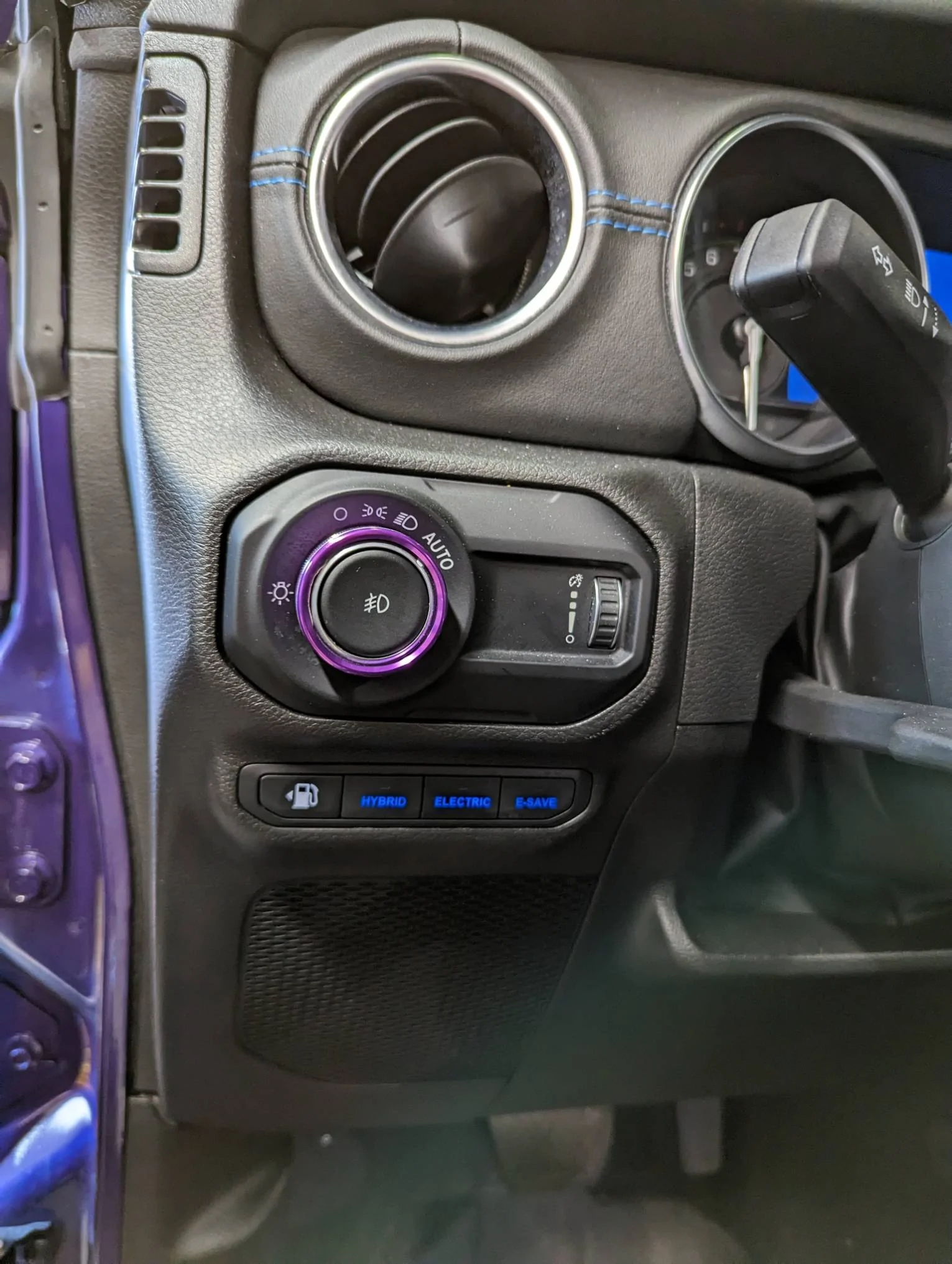 Jeep Gladiator Replacement window switches - that are DIFFERENT ?? PXL_20230412_215725035