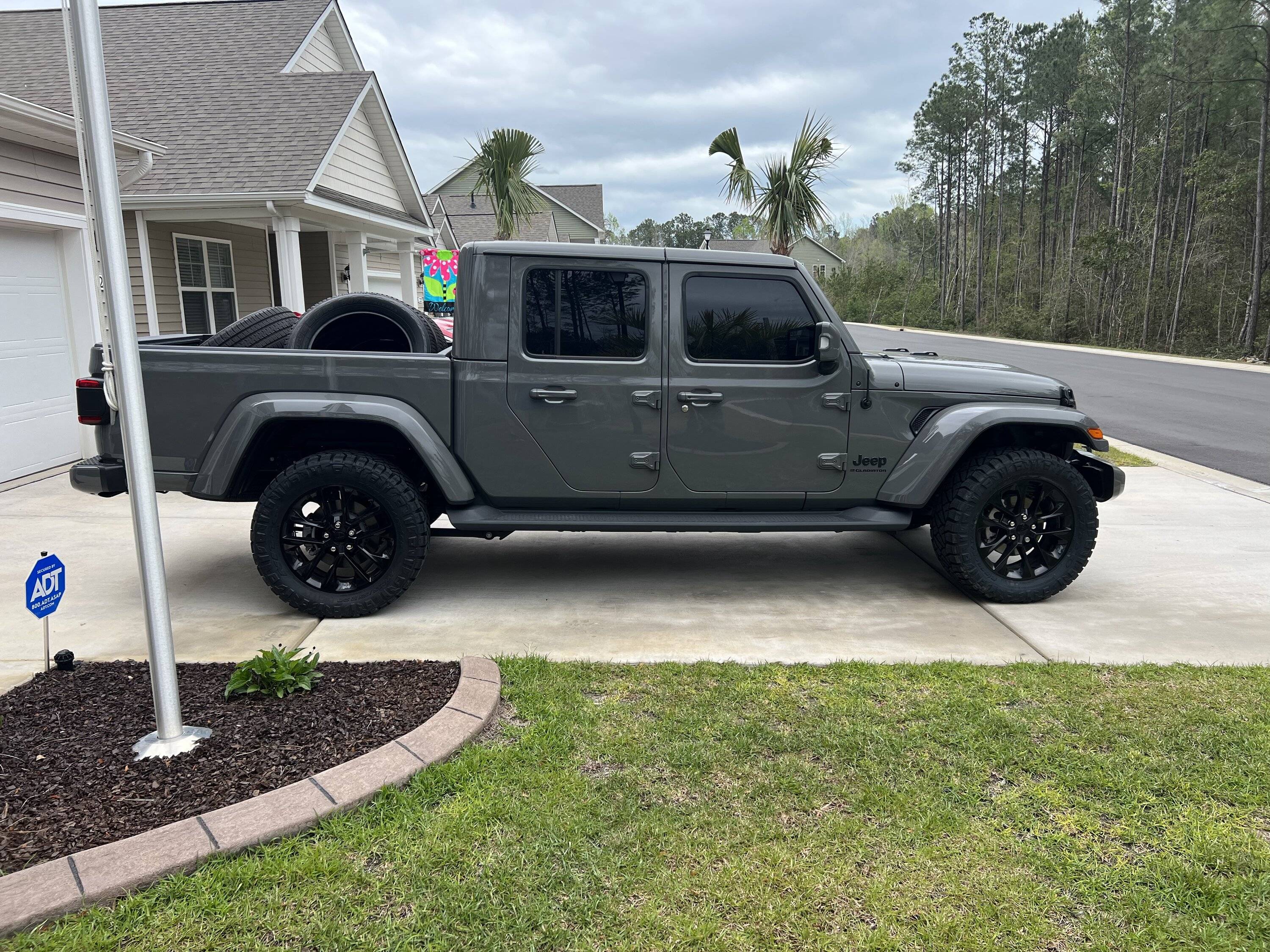 Jeep Gladiator High Altitude's with bigger rubber on stock wheels F4F1417C-9E30-424D-B750-8B4AF2D67E37
