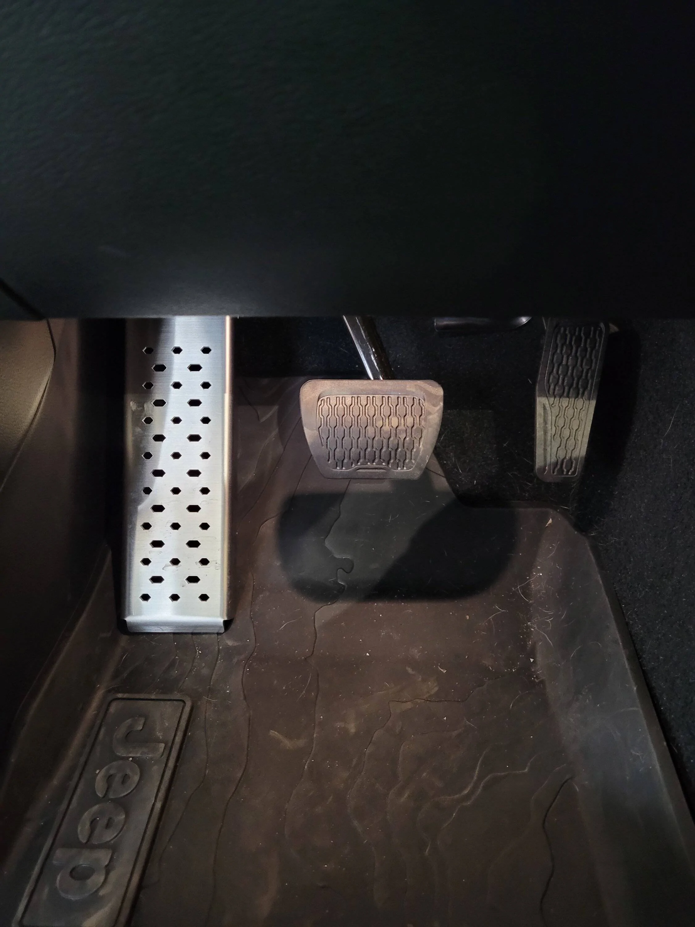Jeep Gladiator M.O.R.E. Dead Pedal installed 20230220_174403