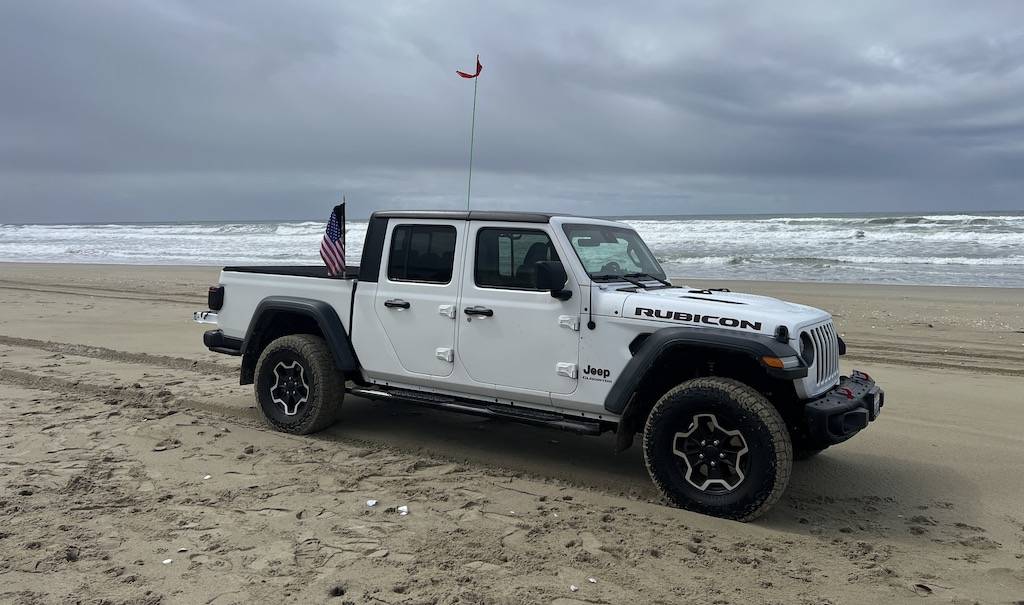 Jeep Gladiator Oregon Coast - South Jetty at the Oregon Dunes IMG_3042