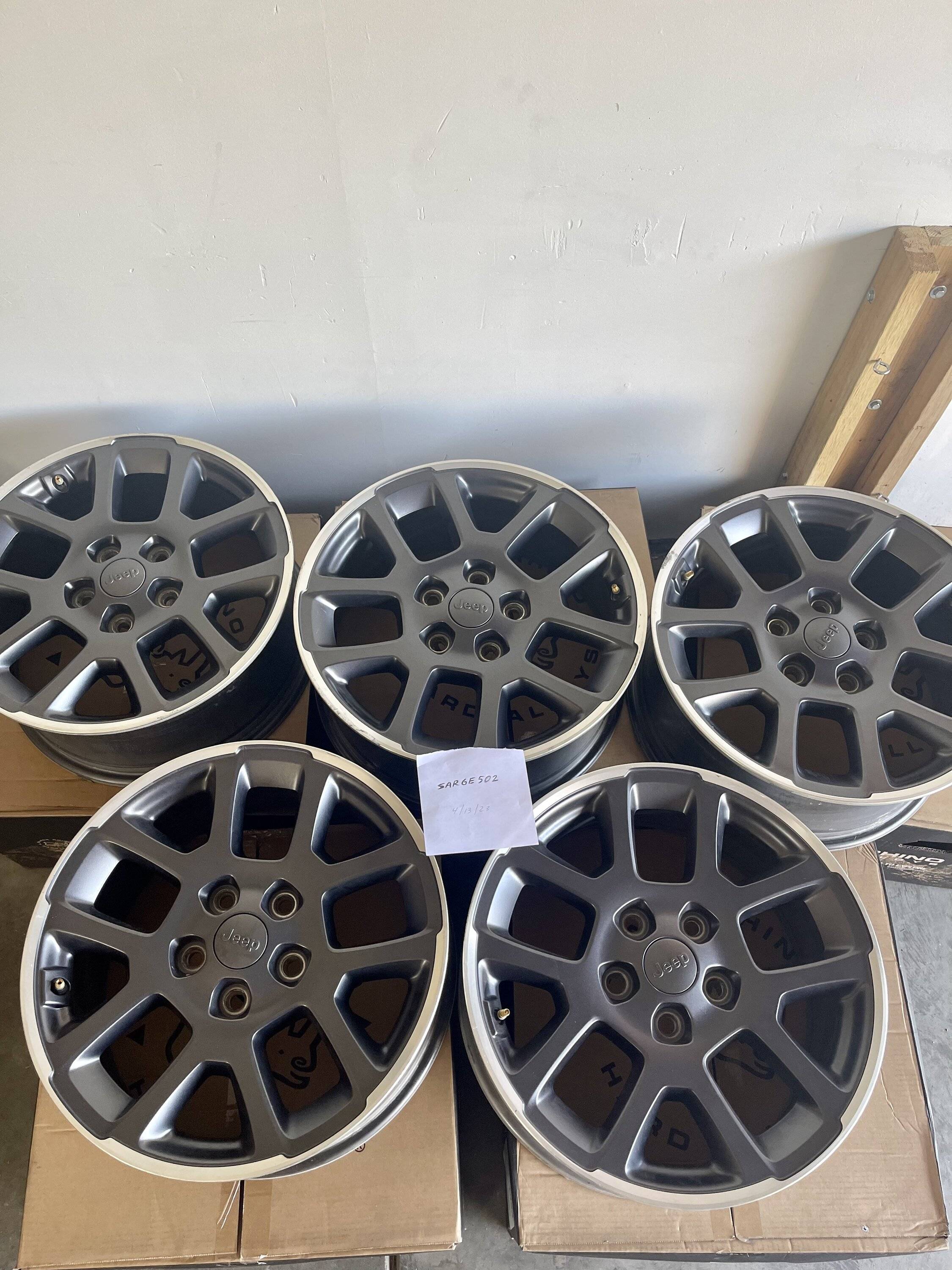 Jeep Gladiator Set of (5) 18" Overland Wheels $200 68218F50-1080-4E91-99D3-20911945138D