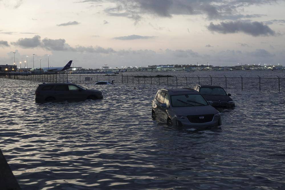 Jeep Gladiator Sitting in 2 feet of water for days 1000
