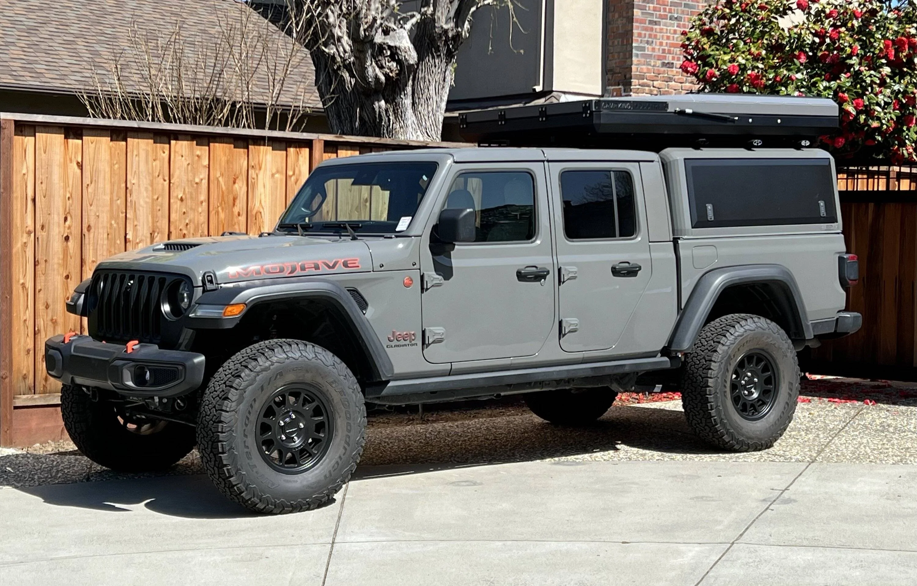 Jeep Gladiator Help me decide to go 35s or not on Mojave! IMG_1844