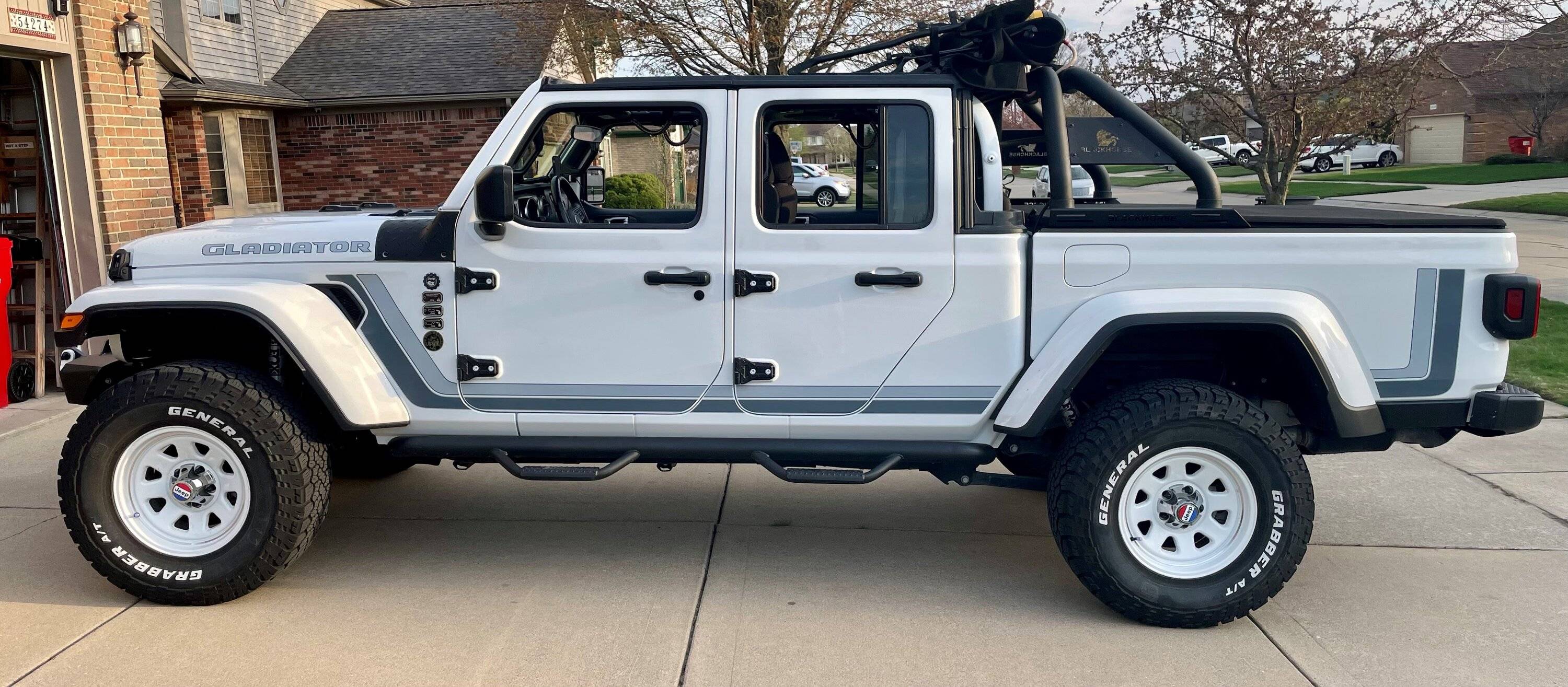 Jeep Gladiator Threedom Hinge Covers Installed on Retro White Gladiator Build Threedom hinge covers_door key cover 2