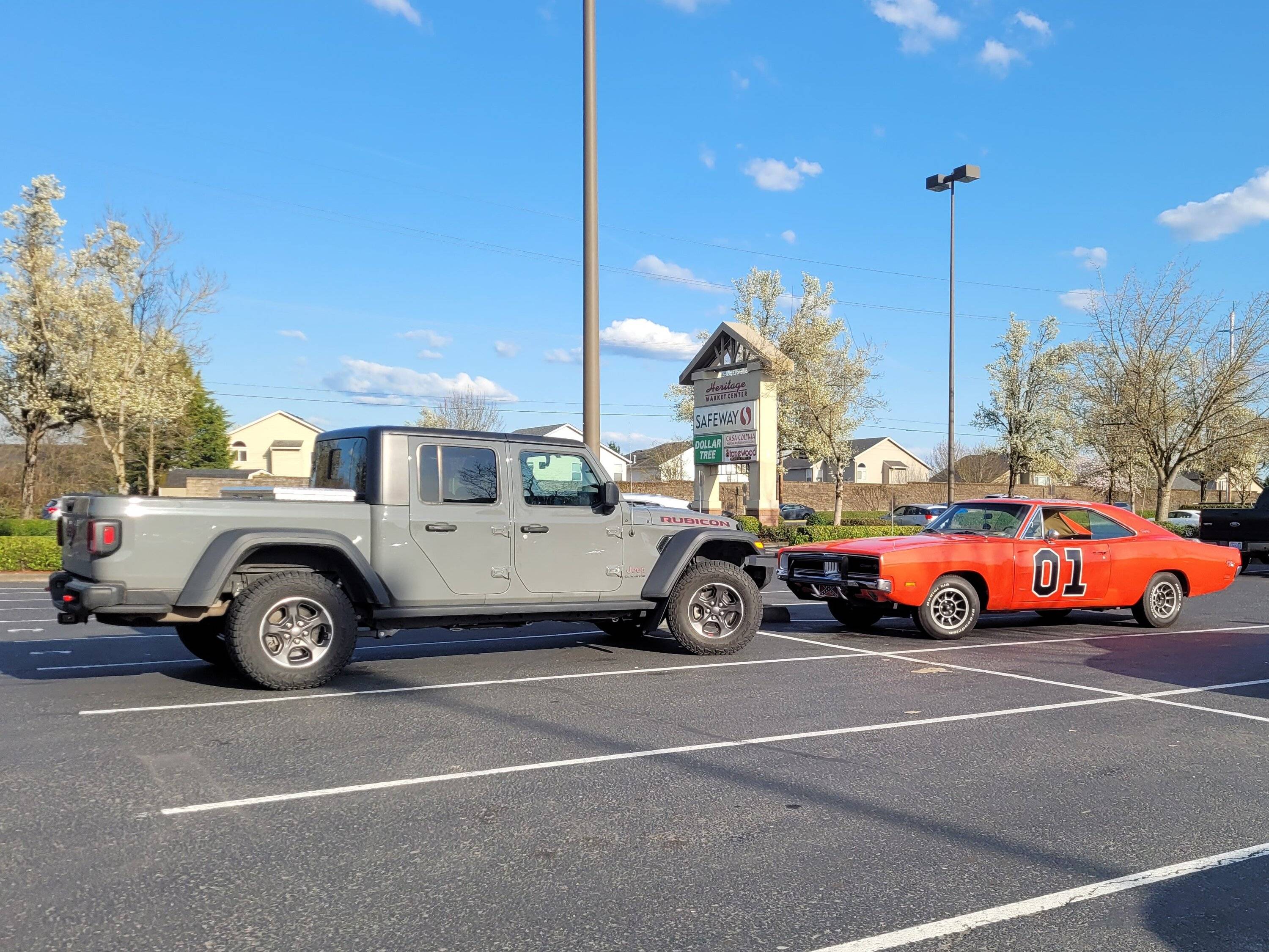 Jeep Gladiator Jeeps Parking Next To Jeeps 20230414_174820