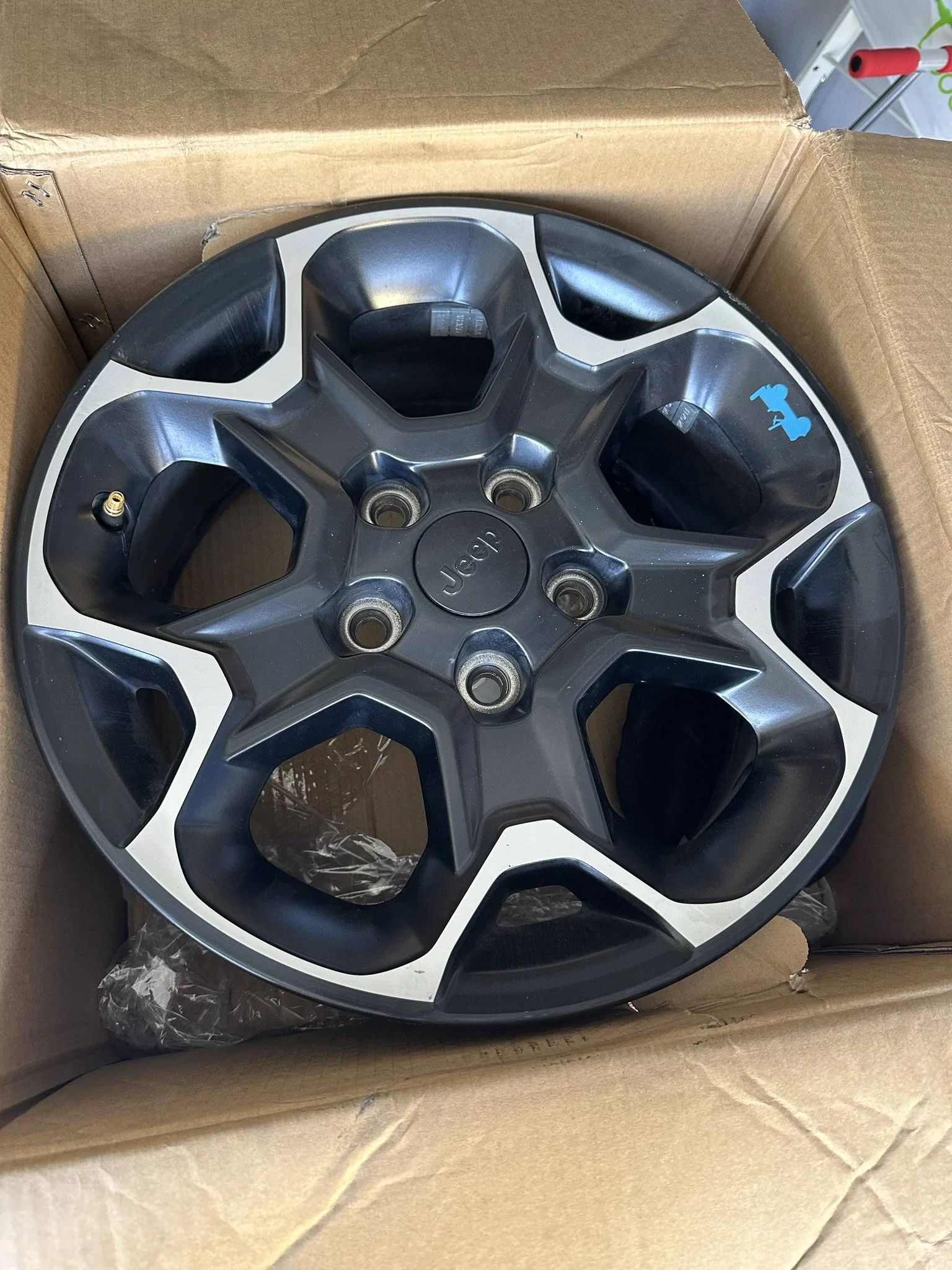 Jeep Gladiator Rubicon 4xe wheels for sale 5 of them IMG_0137