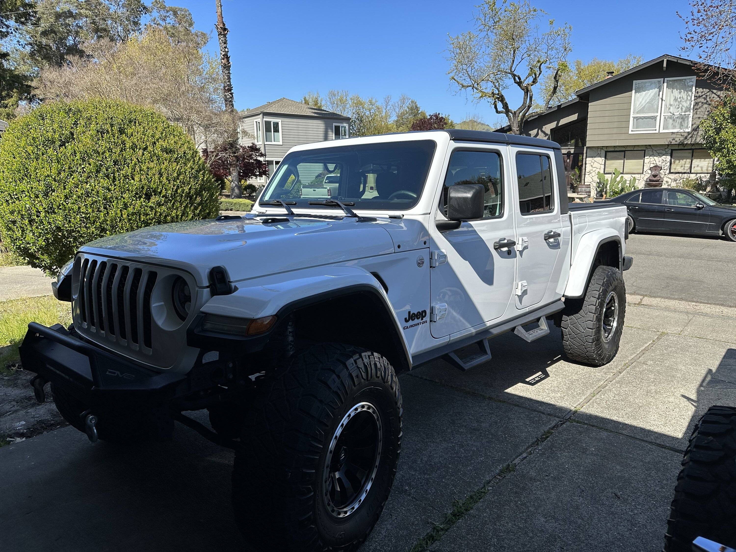 Jeep Gladiator 2020 Jeep Gladiator - Mopar lift / 37s / 4.88 - LOADED - 42.5K 33E12233-B53F-4F9C-B936-A1BBD7F0E064