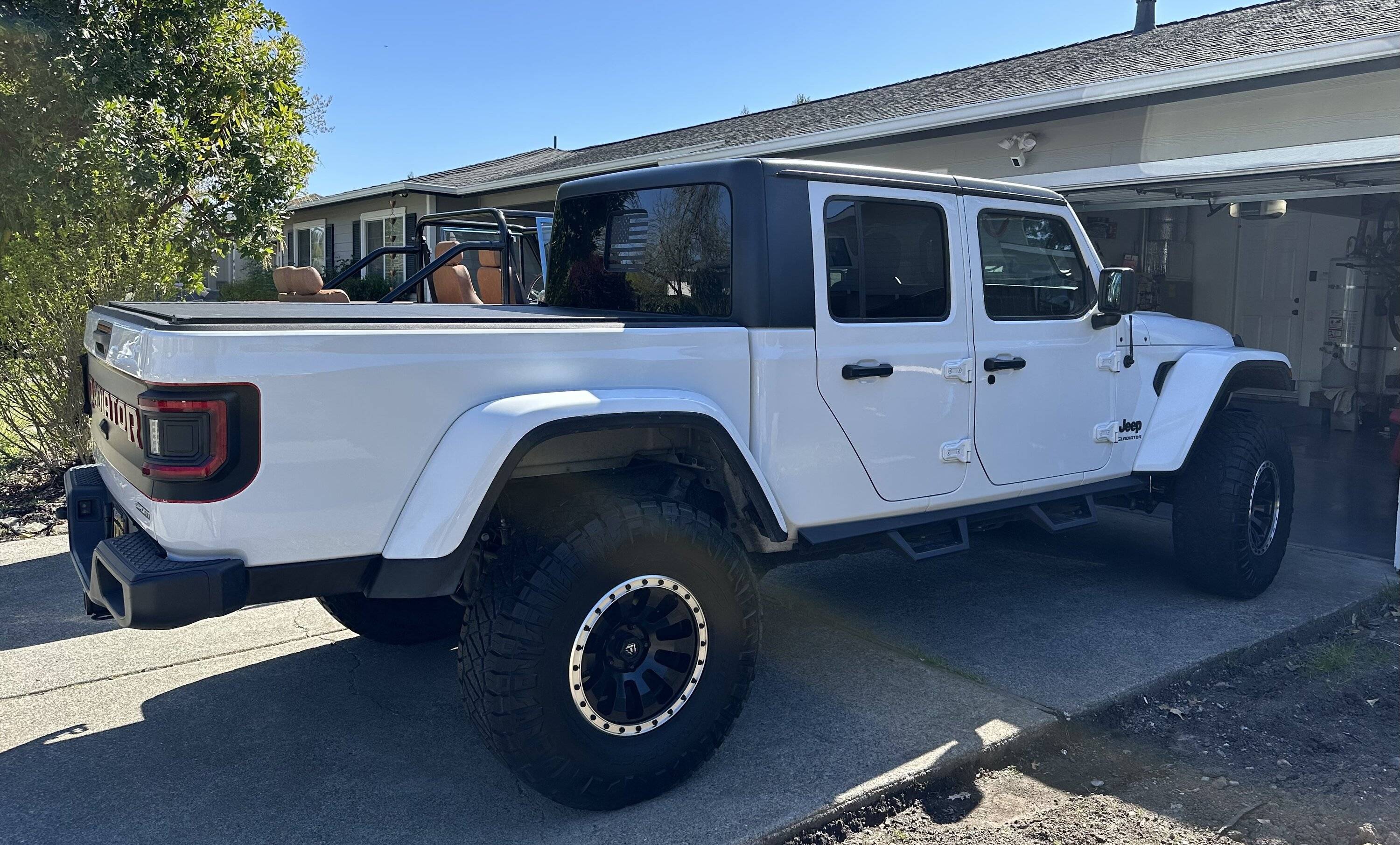 Jeep Gladiator 2020 Jeep Gladiator - Mopar lift / 37s / 4.88 - LOADED - 42.5K 8E2FE25F-01CE-4378-81EE-FCD77DD97E43