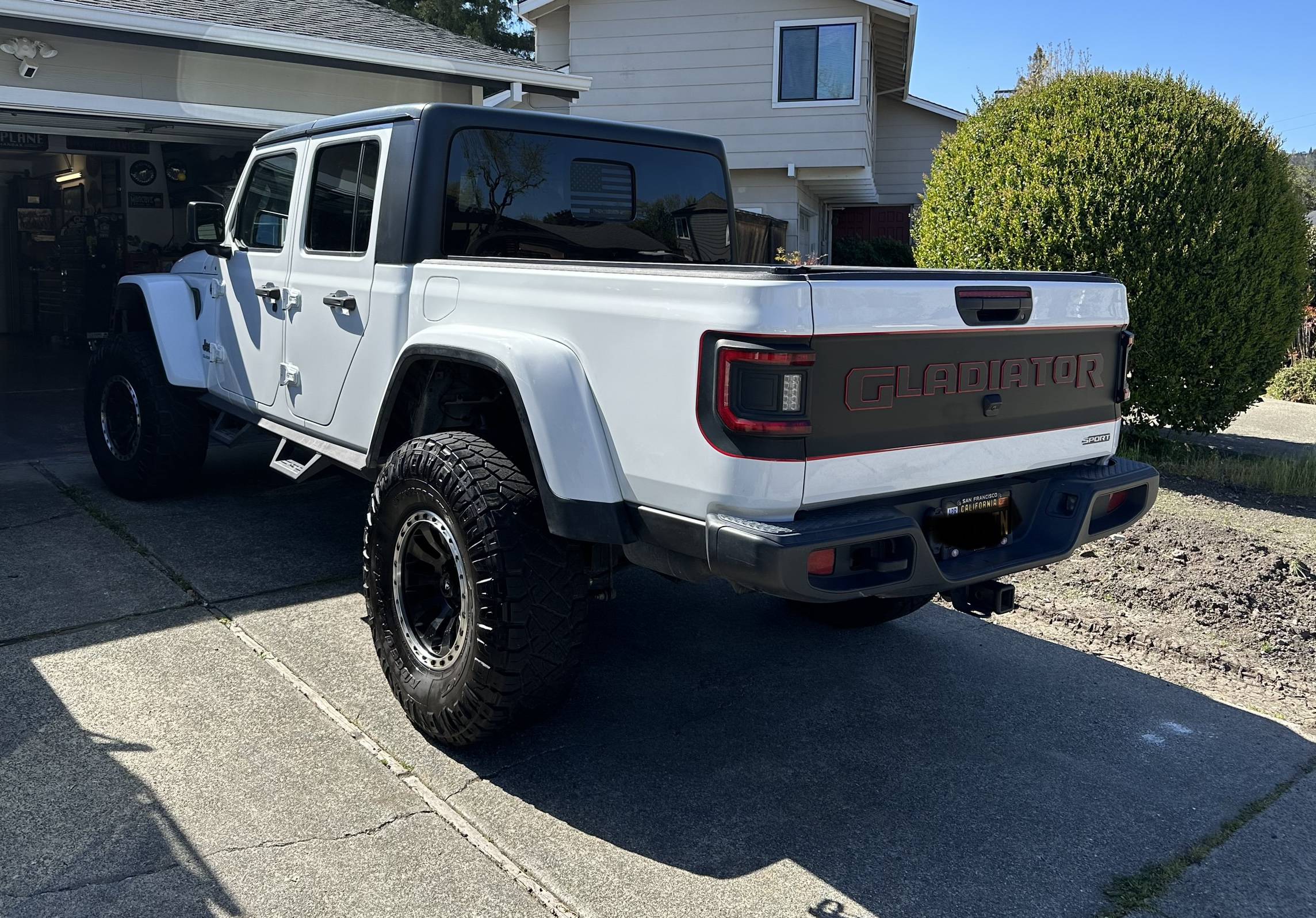 Jeep Gladiator 2020 Jeep Gladiator - Mopar lift / 37s / 4.88 - LOADED - 42.5K 0C449723-E181-43BE-BC94-23C389EEEEB9