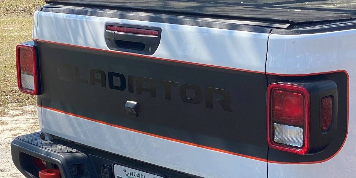 Jeep Gladiator FENDER VENT DECAL recommendations? tailgate2