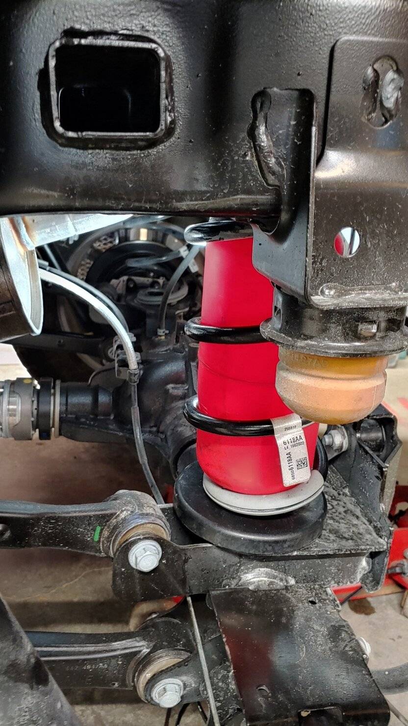 Jeep Gladiator Rear Spring - Lower Isolator Missing? 20220810_150930_HDR