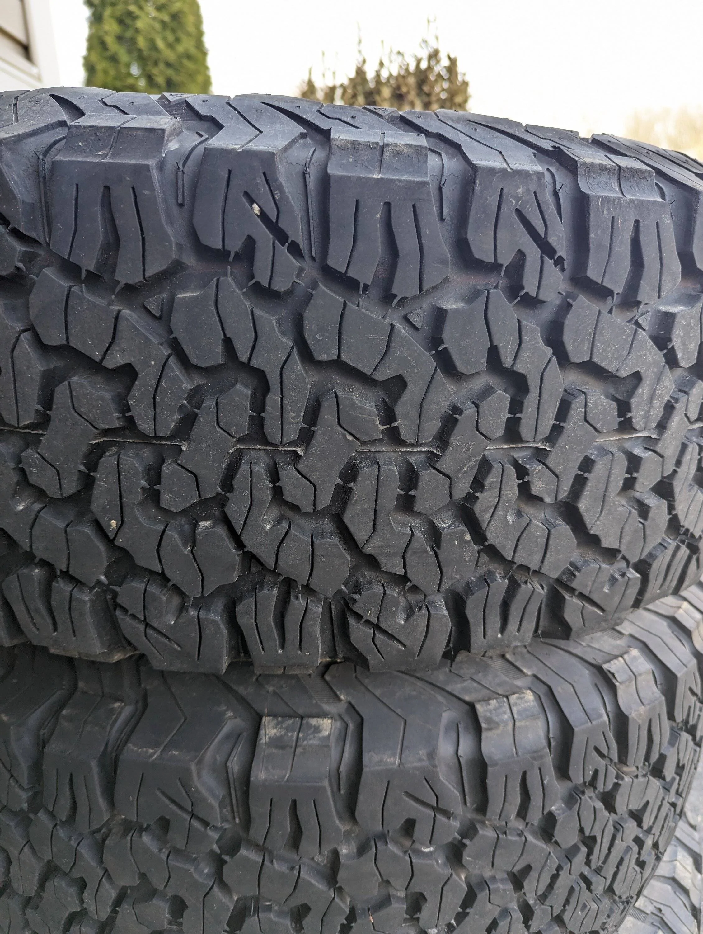 Jeep Gladiator Black Rhino Abrams & BF Goodrich KO2 285/ 70 r17.   $2000 25A7DB15-F3B3-439D-BA95-9C022905E21D