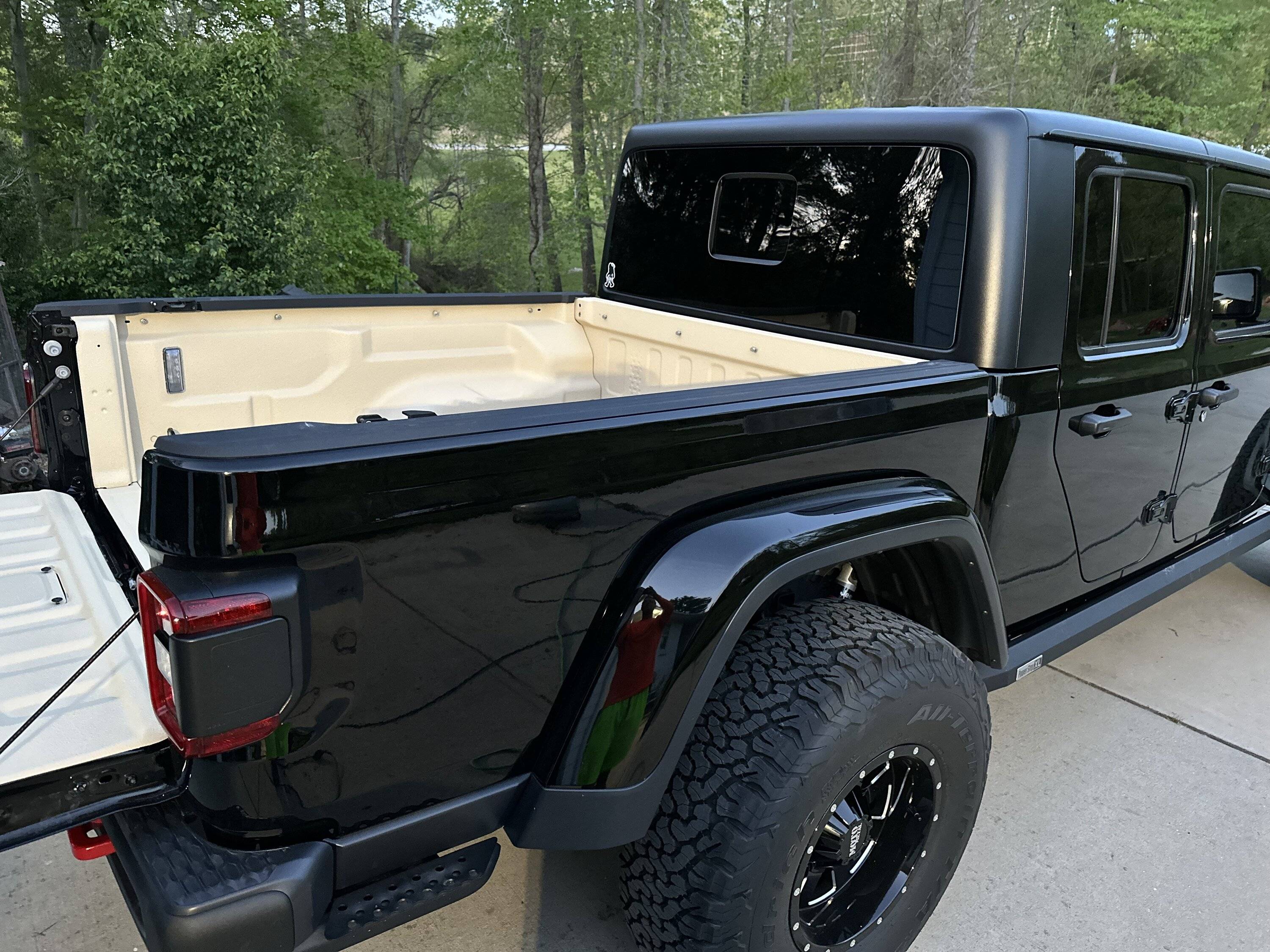 Jeep Gladiator Gladiator round 2 70312302909__AD367095-B6AA-410E-B3D6-A6B79EBBB3BF