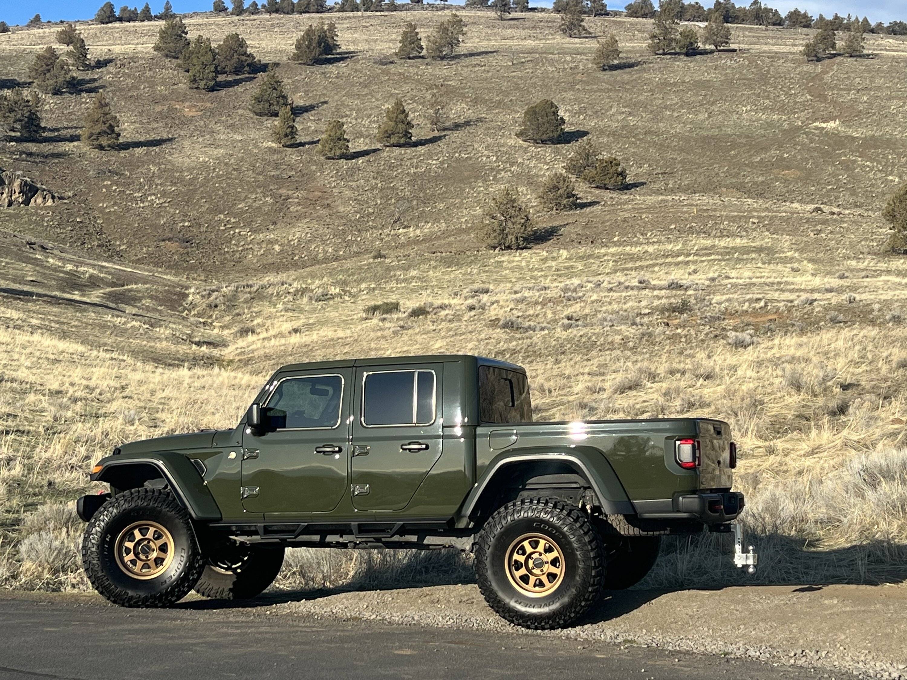 Jeep Gladiator Gladiator Glamour Shots 93F079C9-AA15-4866-8C80-A05292824CD6