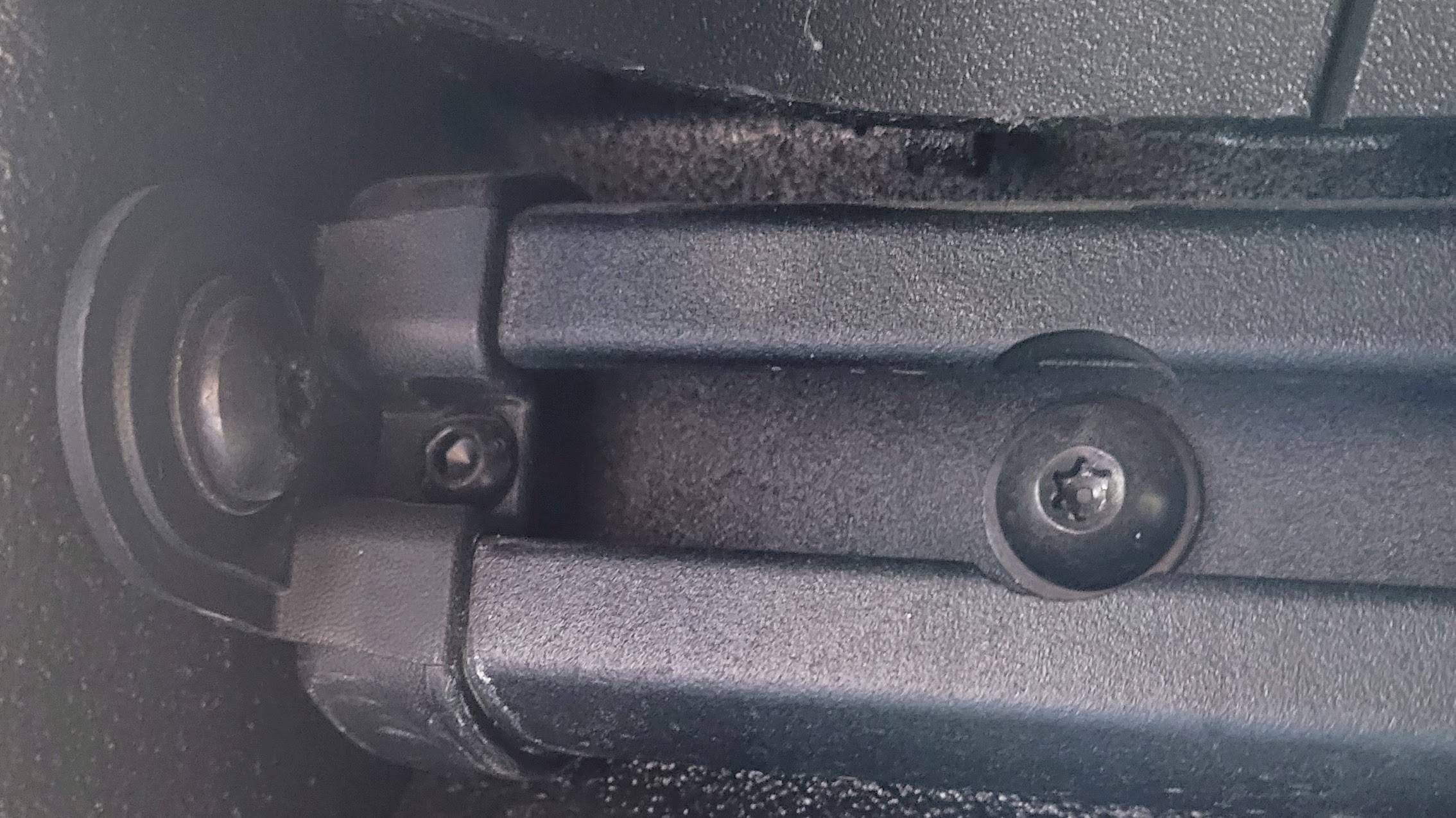 Jeep Gladiator Mopar Trail Rail System -- 2 corner screws? 20230418_180938 (1)
