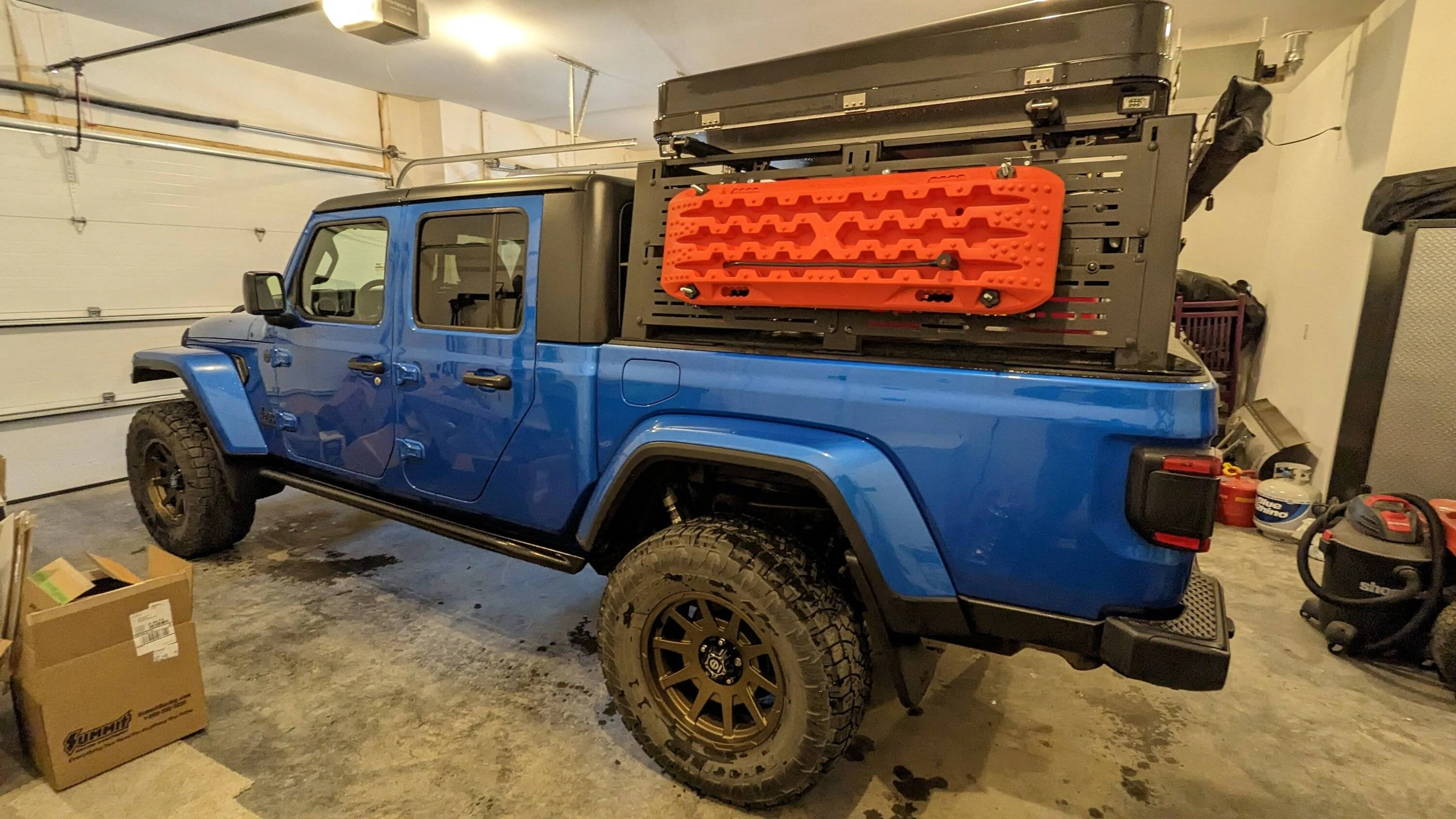 Jeep Gladiator Alaska Daily Drivers: Hydro Blue 80A and Bright White JTR PXL_20230420_031419881