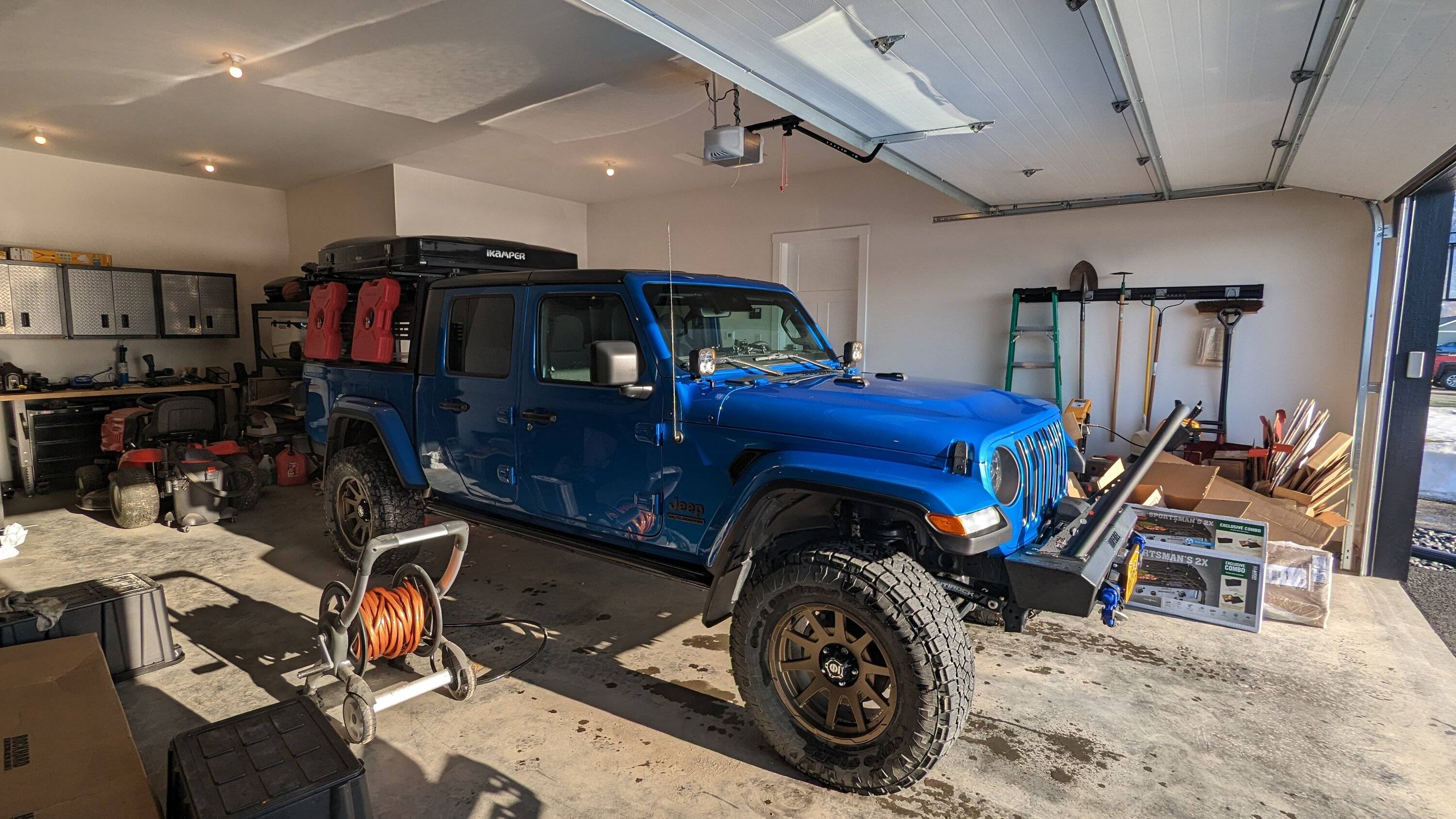 Jeep Gladiator Alaska Daily Drivers: Hydro Blue 80A and Bright White JTR PXL_20230420_031316239