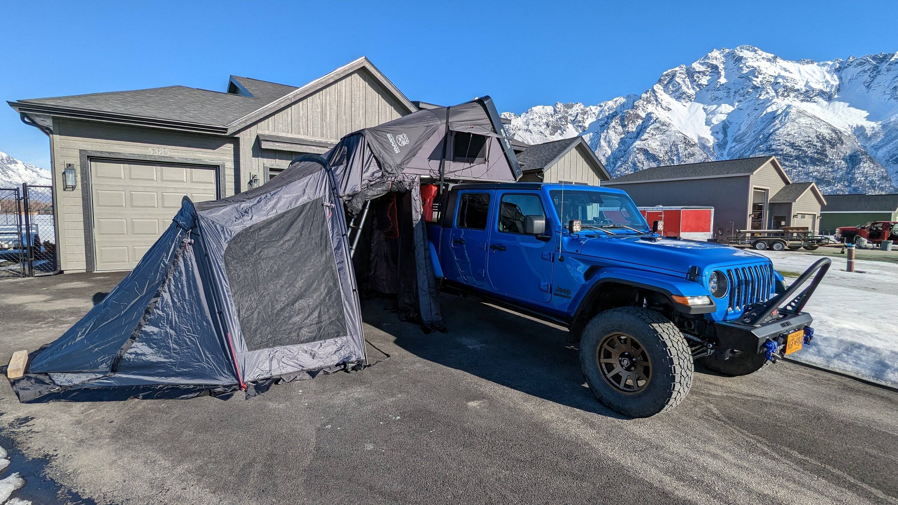 Jeep Gladiator Alaska Daily Drivers: Hydro Blue 80A and Bright White JTR PXL_20230422_020633632