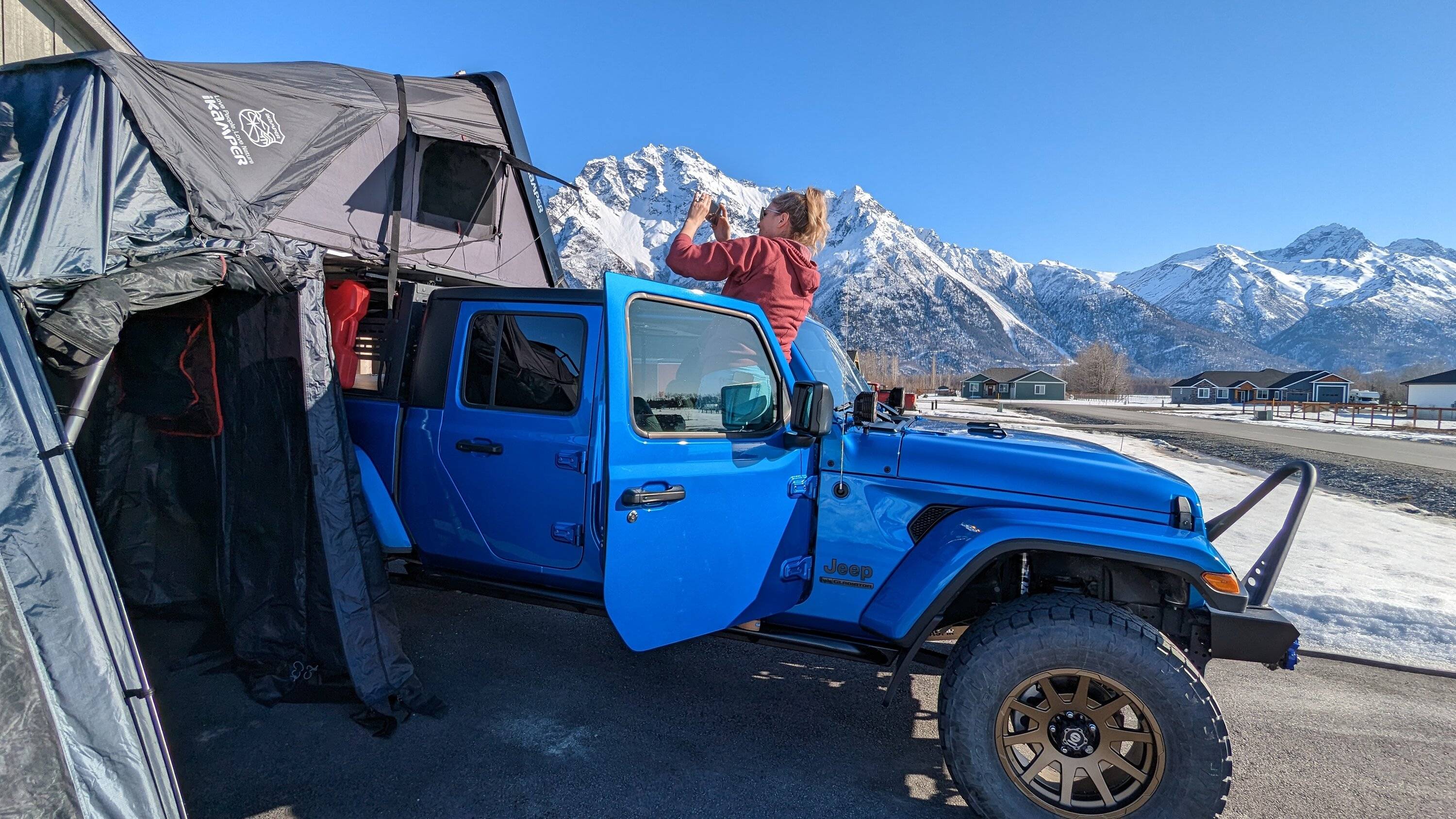 Jeep Gladiator Alaska Daily Drivers: Hydro Blue 80A and Bright White JTR PXL_20230422_020749778