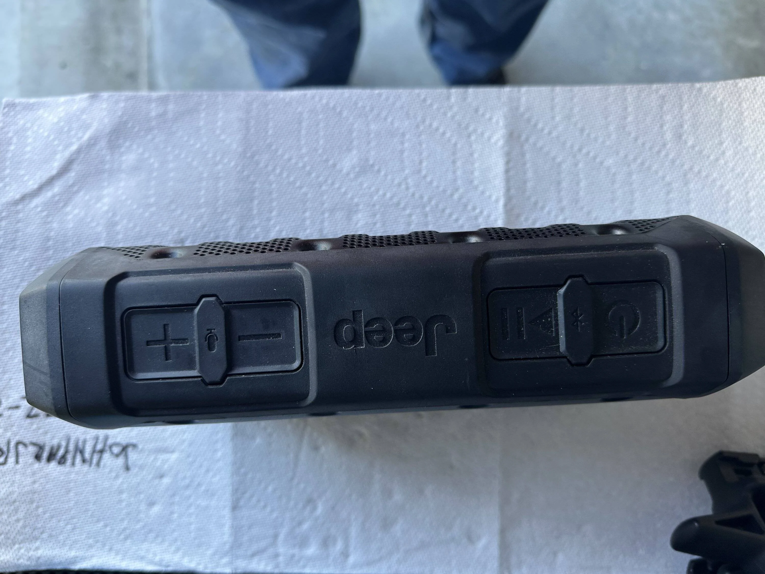 Jeep Gladiator WIRELESS BLUETOOTH SPEAKER - MOPAR (6LQ27TX7AE) IMG_1785