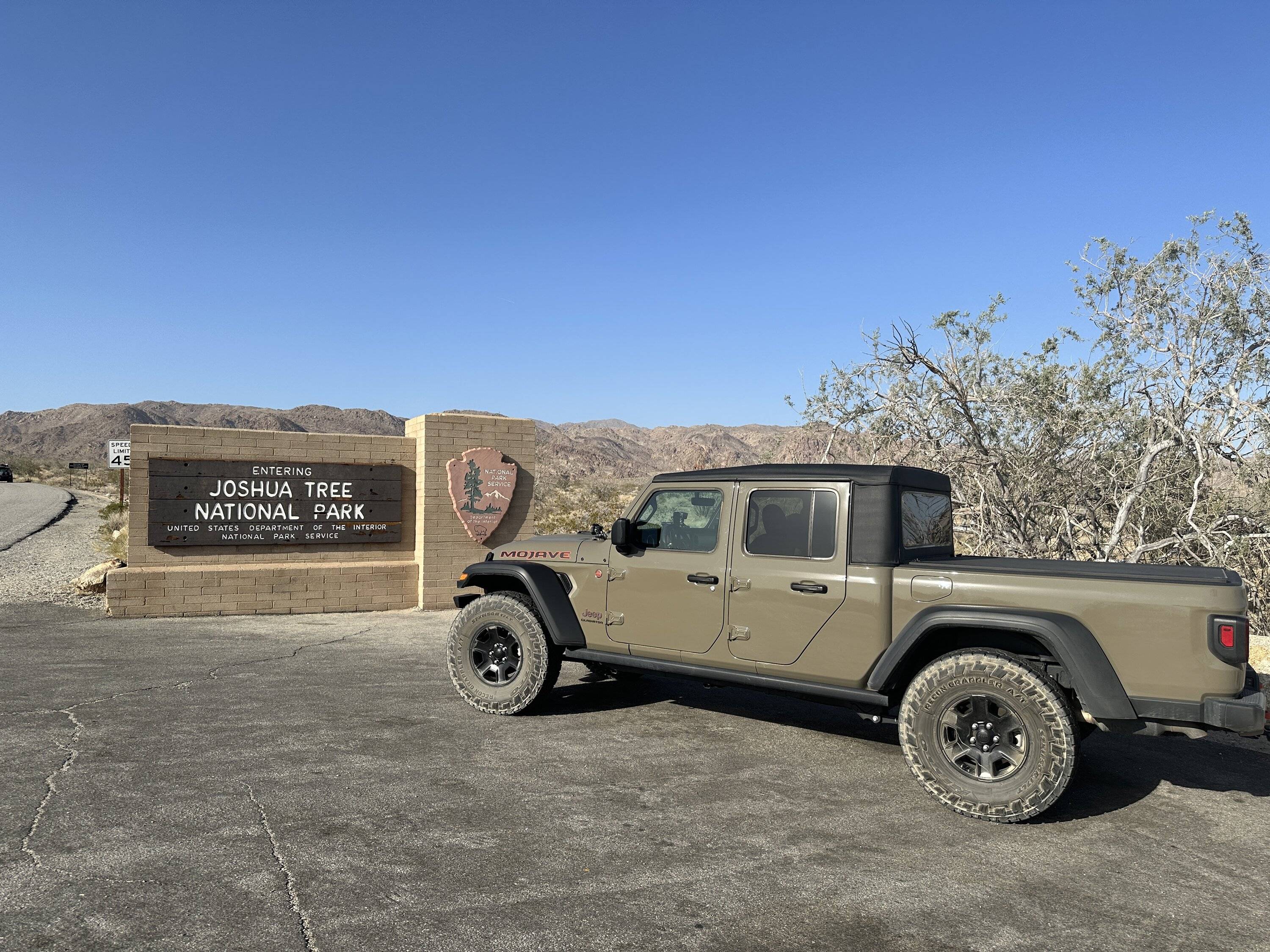 Jeep Gladiator Nitto Recon Grappler 37x11.5R17 on 2020 Mojave 9B651C6C-216D-467E-88AD-ED931C030402