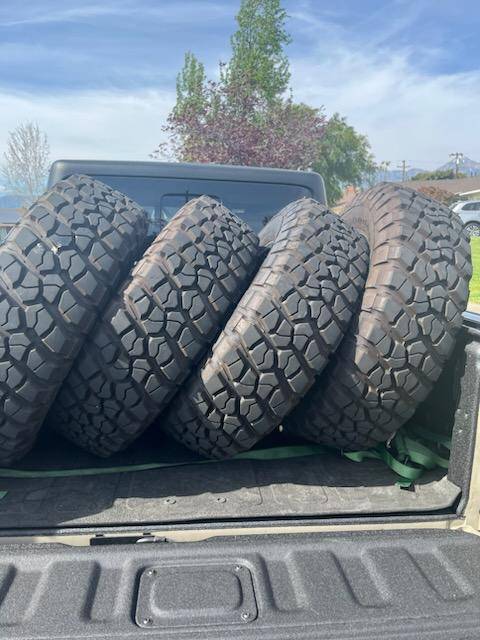 Jeep Gladiator Willys BFG KM2 LT255/75R17 takeoffs $600 IMG_20230422_155907