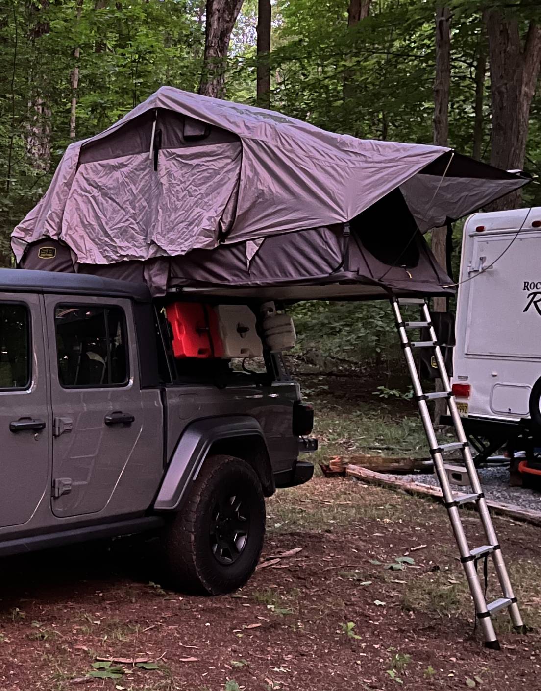 Jeep Gladiator JCR Full Bed Rack/ Smittybilt tent IMG_0217