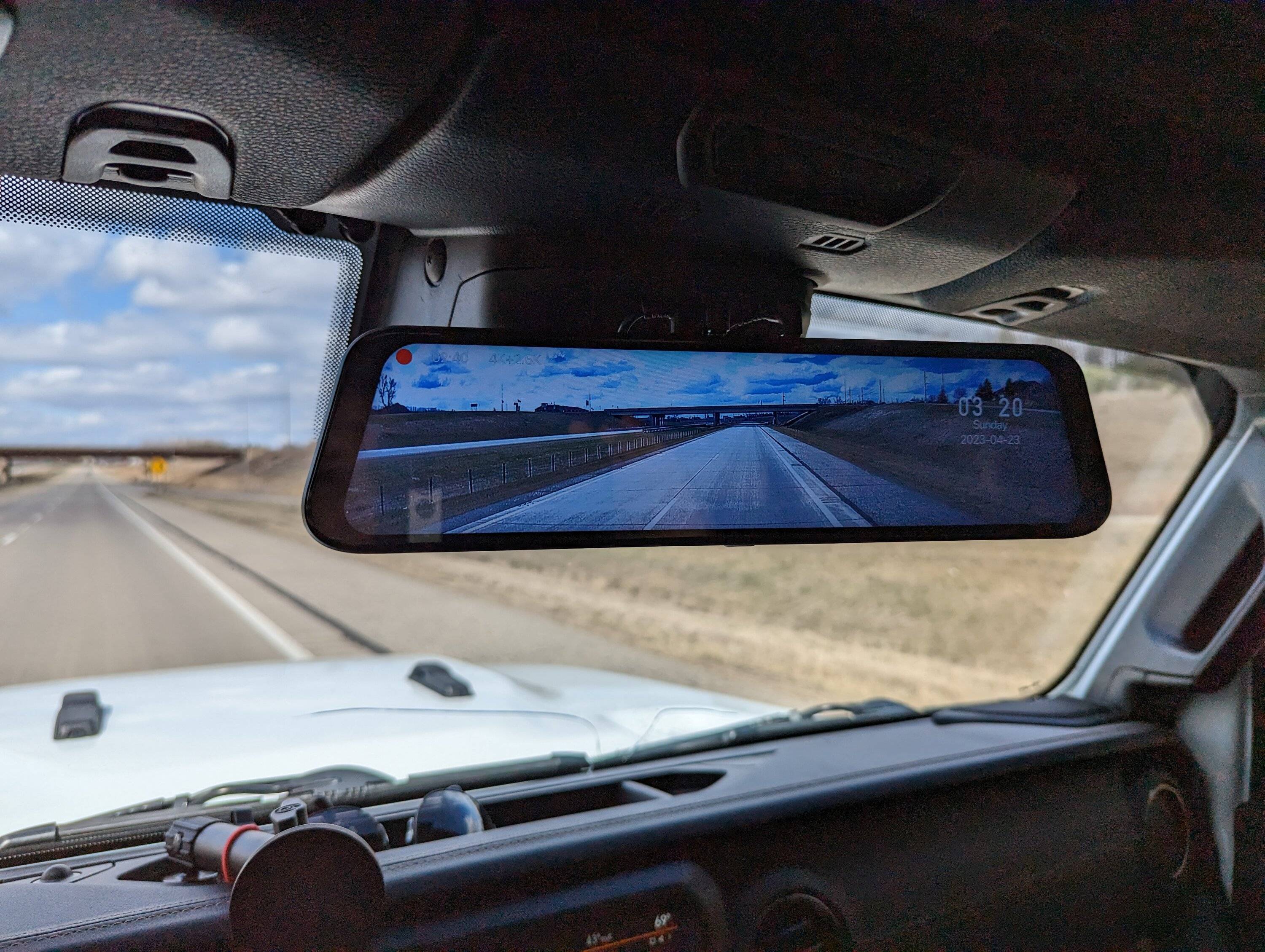 Jeep Gladiator Digital Rearview Mirror 2023-04-23 15.20.07