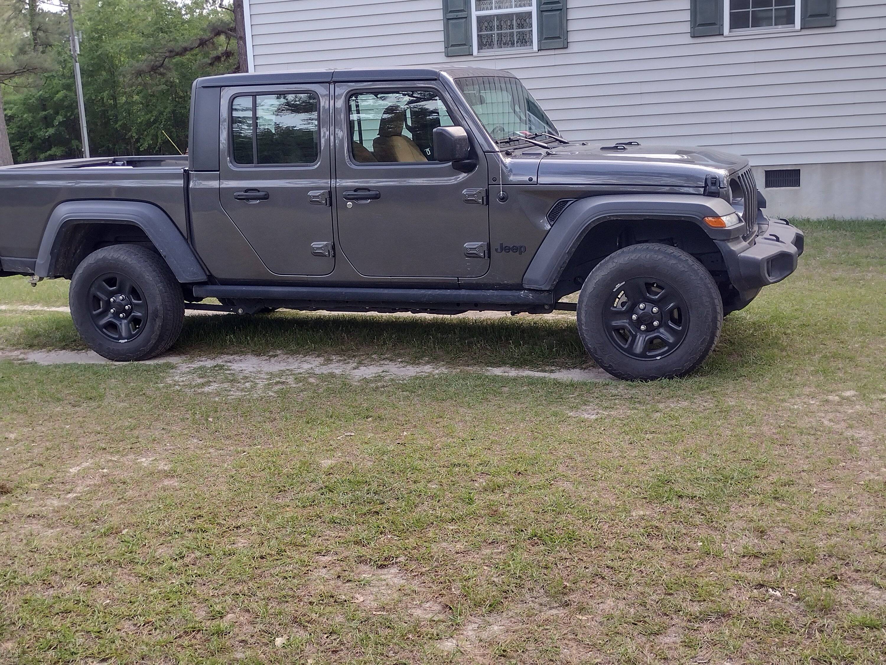 Jeep Gladiator Thank you! Swapped to Sport S max tow springs IMG_20230421_172133599_HDR