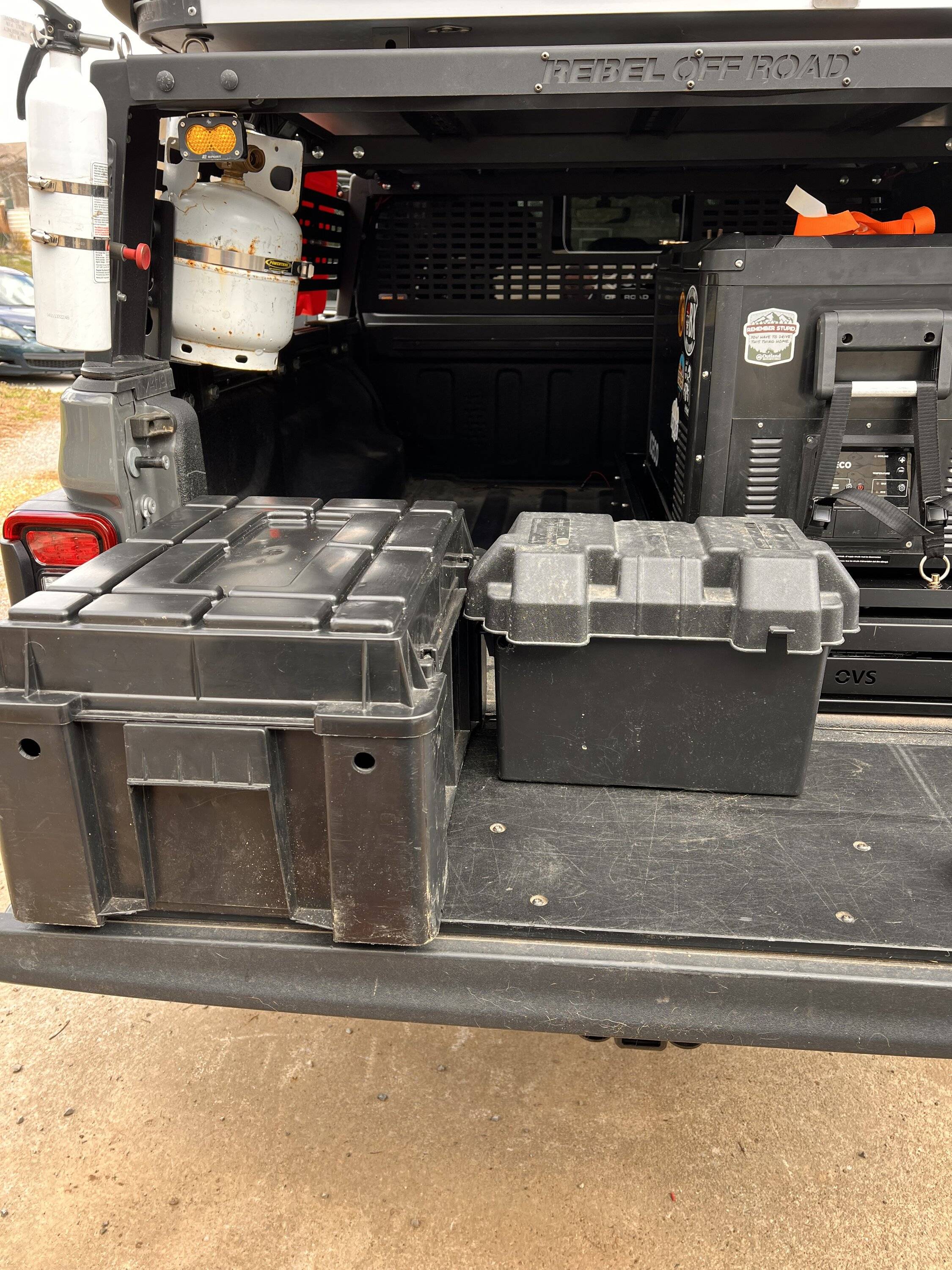 Jeep Gladiator Second aux battery - bed or in cab IMG_7229