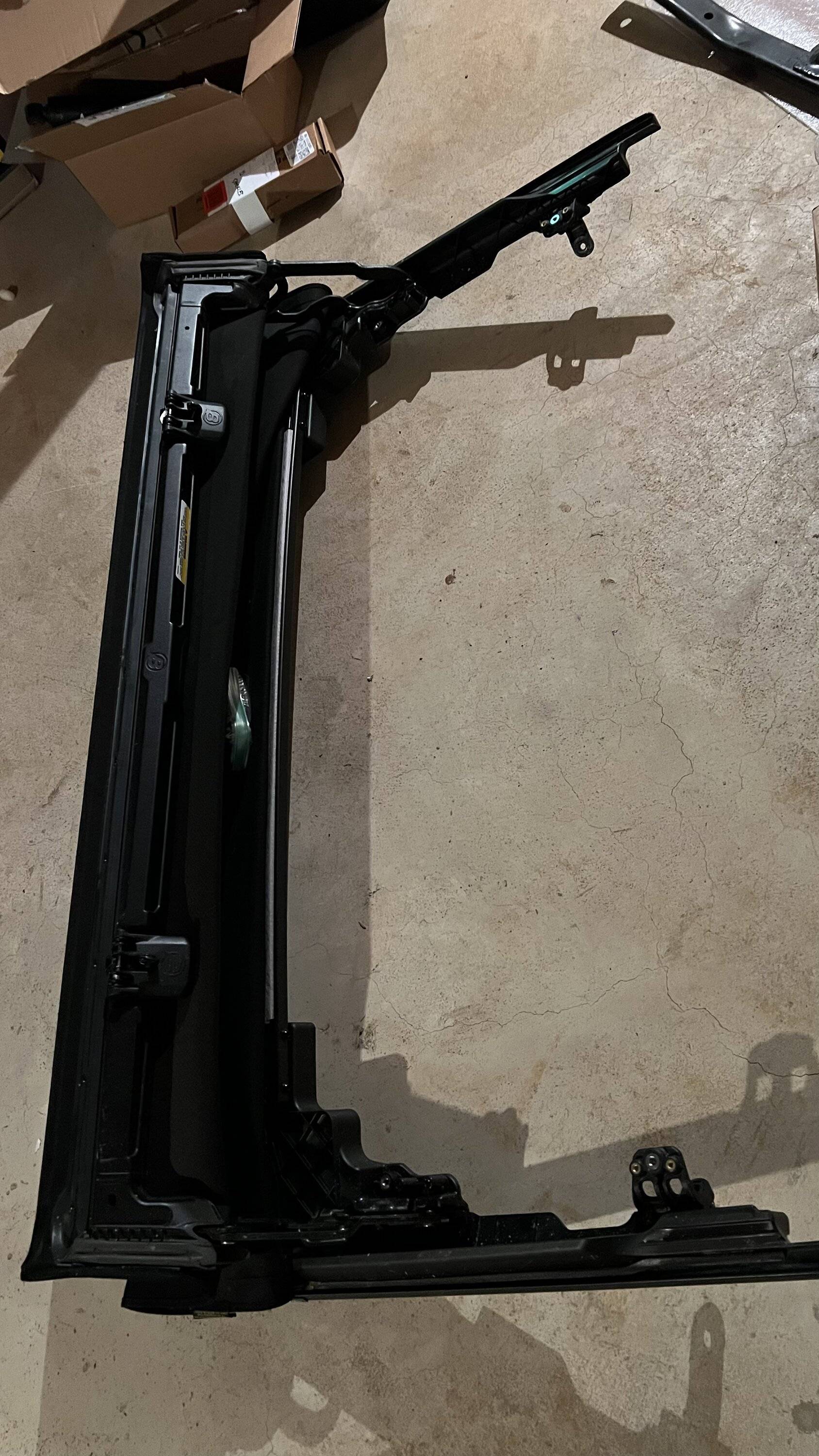 Jeep Gladiator Bestop Sunrider for Hard Top in Black Twill 0945012E-79D1-4D69-A0AC-D670BE314DD7