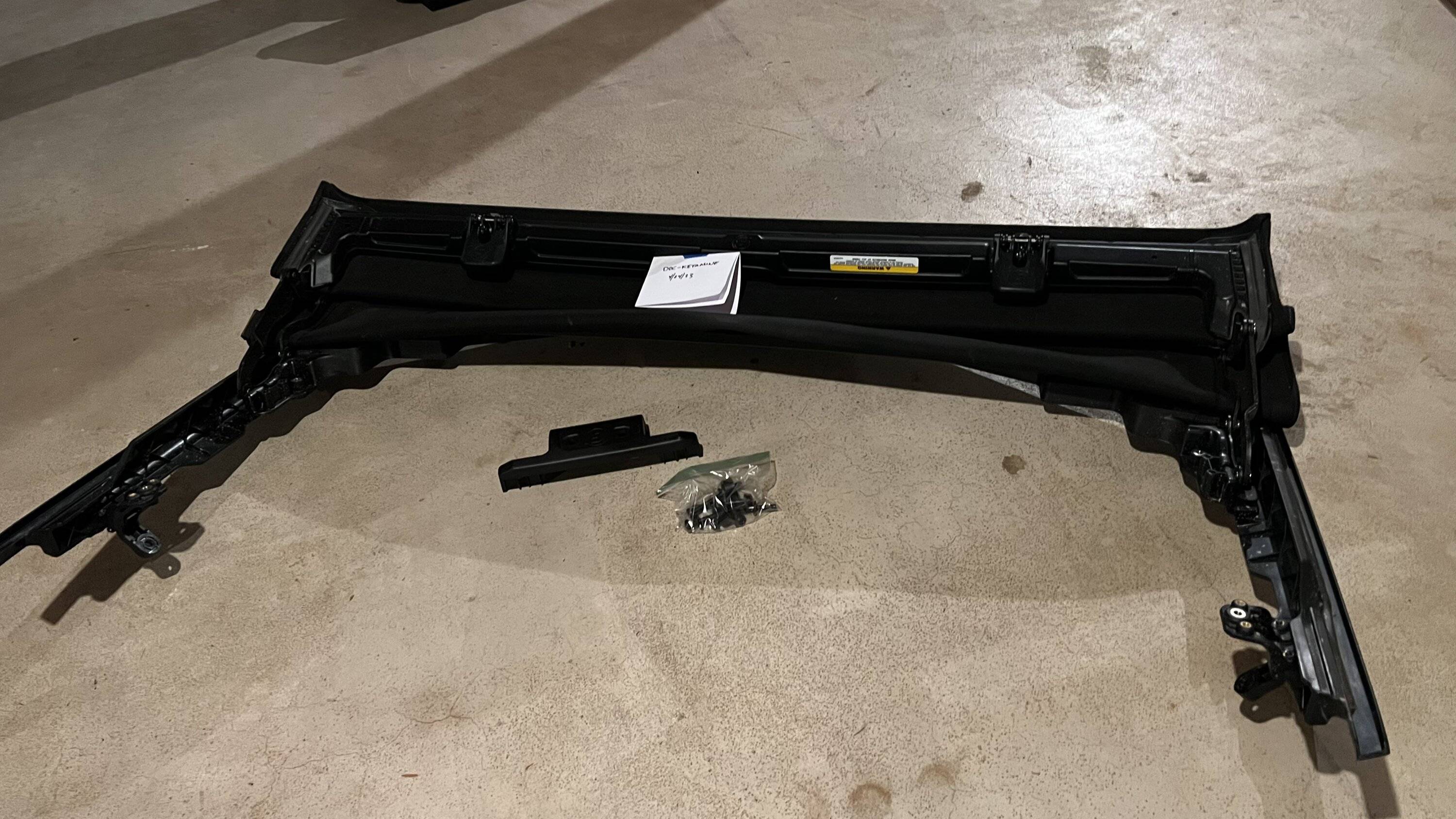 Jeep Gladiator Bestop Sunrider for Hard Top in Black Twill 49E5E308-21F9-4B6C-A68F-12A41D8908EA