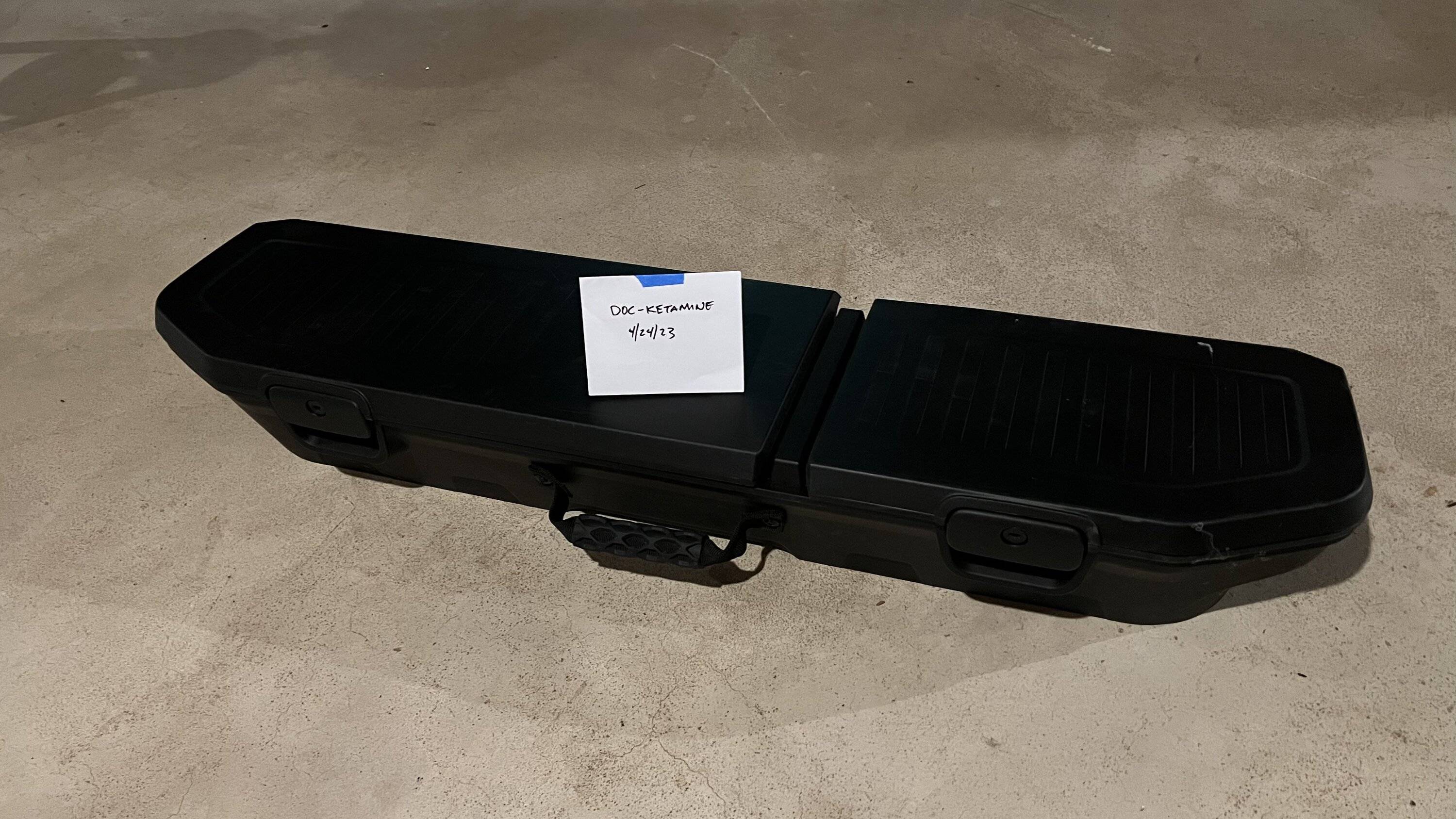 Jeep Gladiator Lockable under seat storage bin 67E04A86-A146-47D0-95B2-06FA4E8EA908