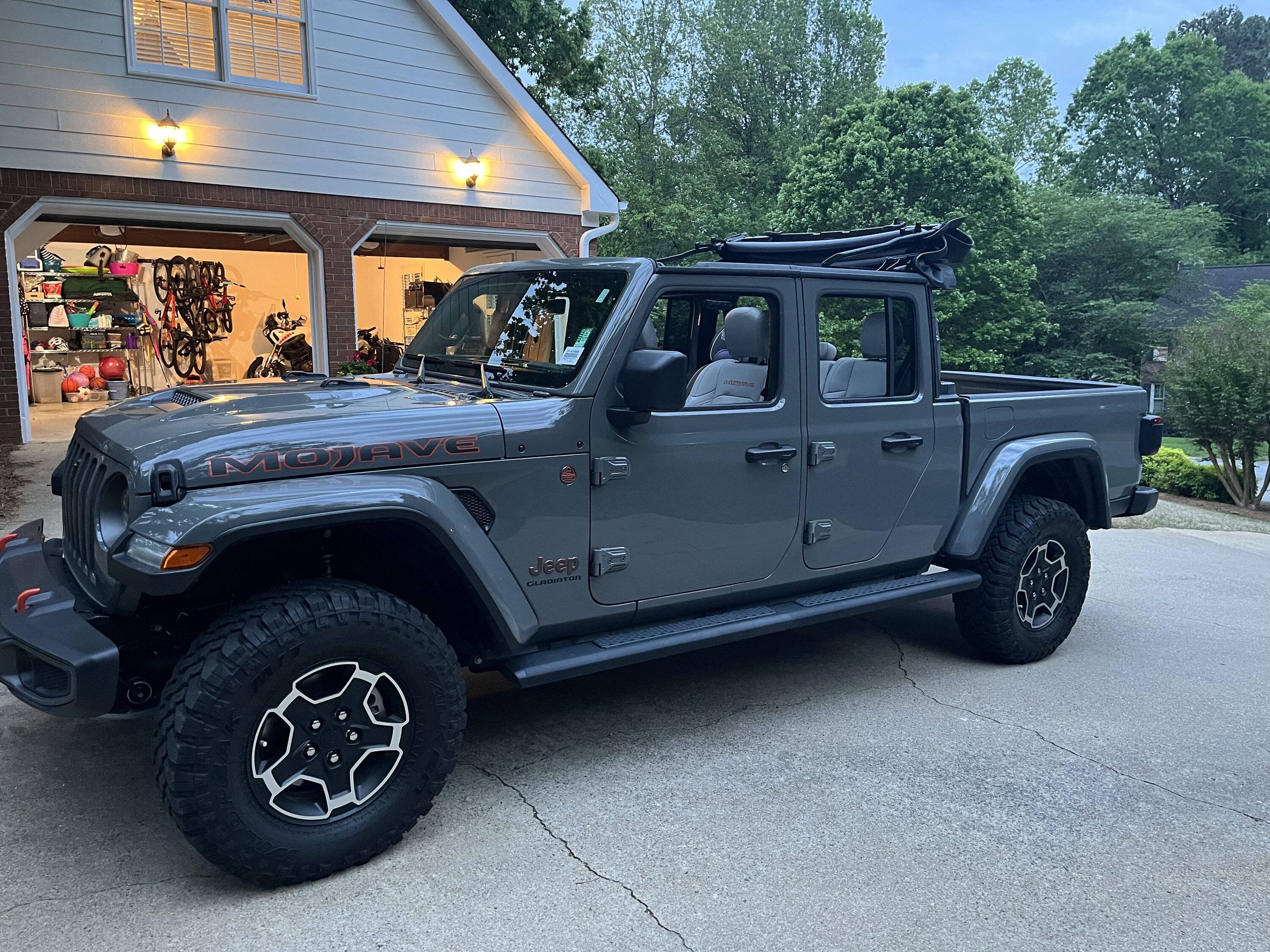 Jeep Gladiator Talk me into it (or out) E3F6826E-E334-4D48-8ED8-E6EF04DDE441