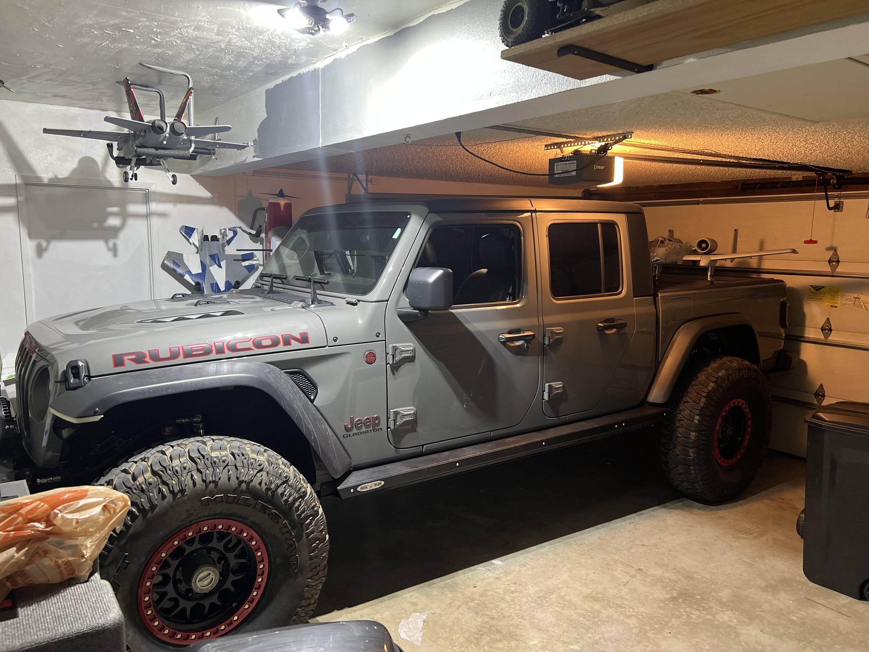 Jeep Gladiator 2021 JTRD Sting Grey Rhino 586A08C8-1B37-499E-98B5-B17D3AD5BD0D
