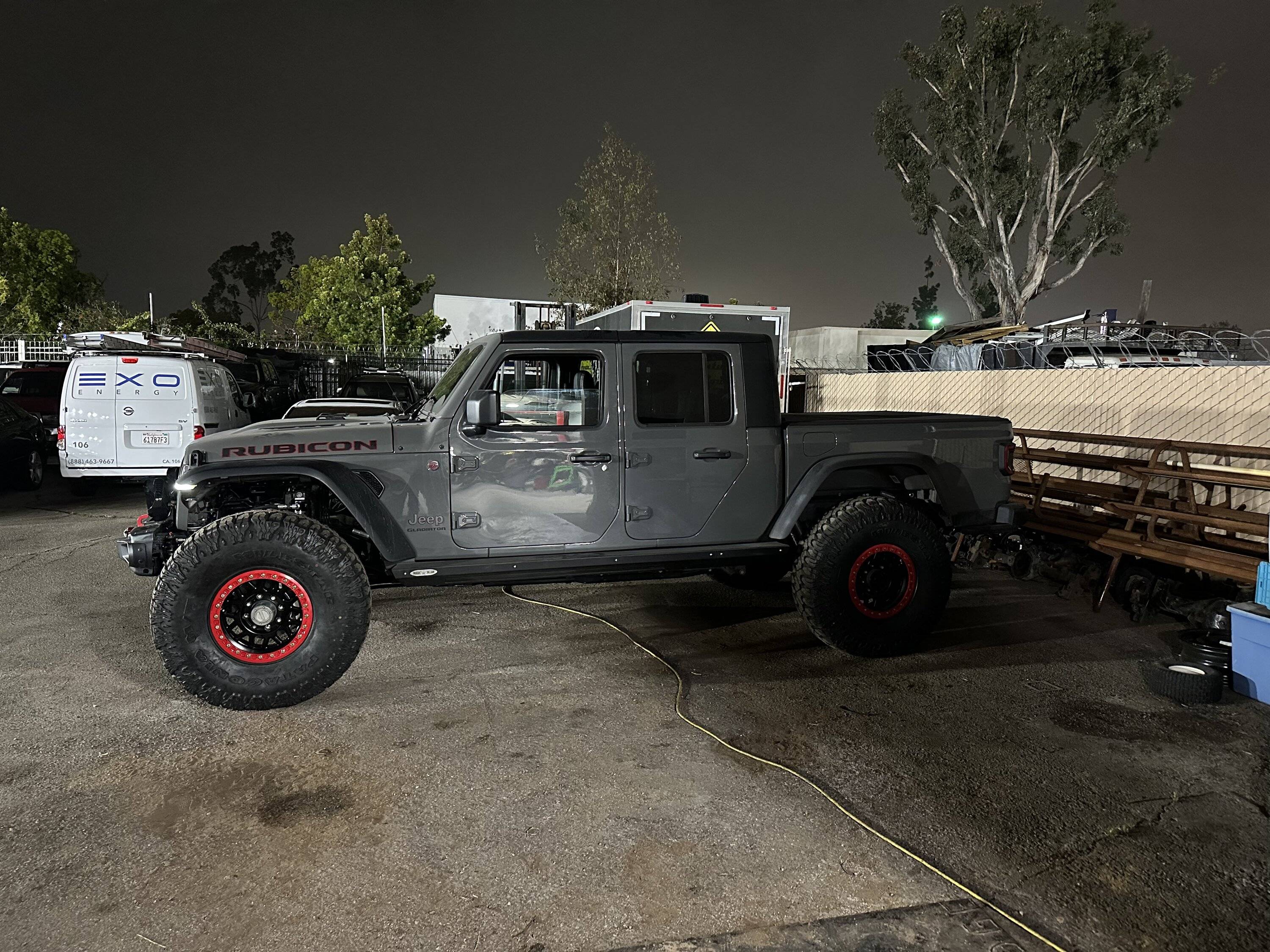 Jeep Gladiator 2021 JTRD Sting Grey Rhino 938677D6-C8B6-477C-9EF9-AEA45A737867