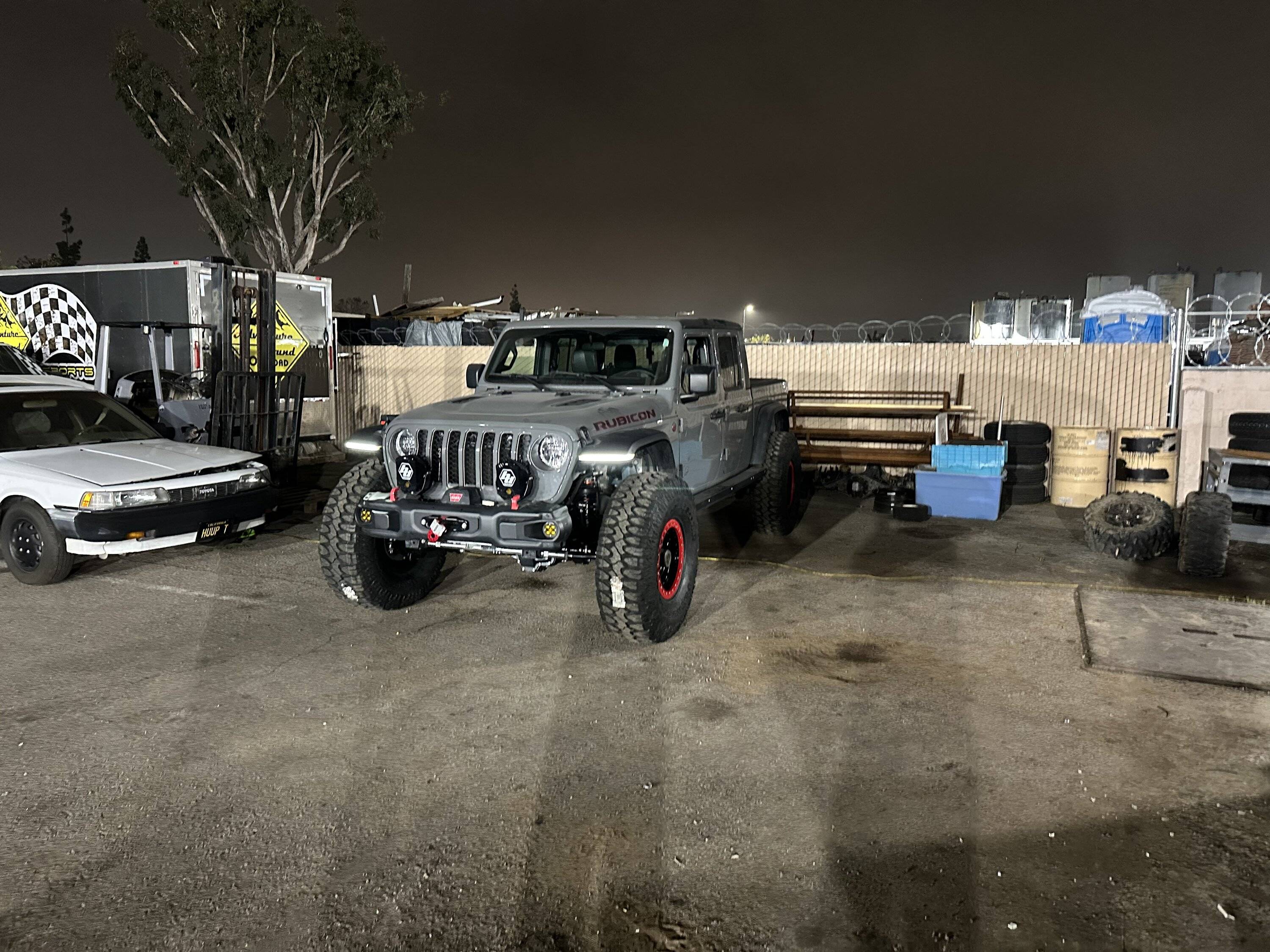 Jeep Gladiator 2021 JTRD Sting Grey Rhino 06846D55-0D3C-4085-8D05-5FA9B664363B