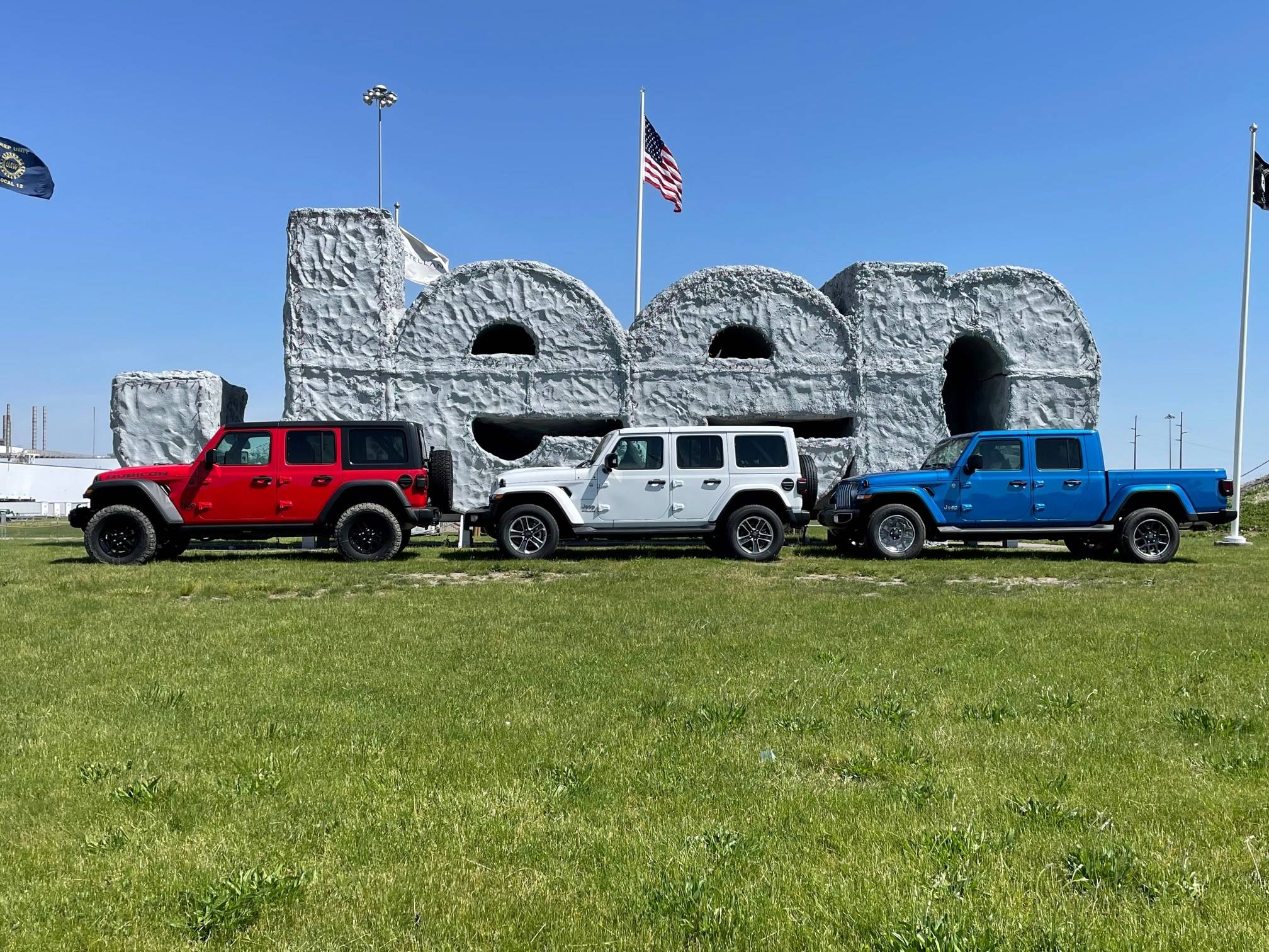 Jeep Gladiator Jeeps Parking Next To Jeeps Jeep Plant 05