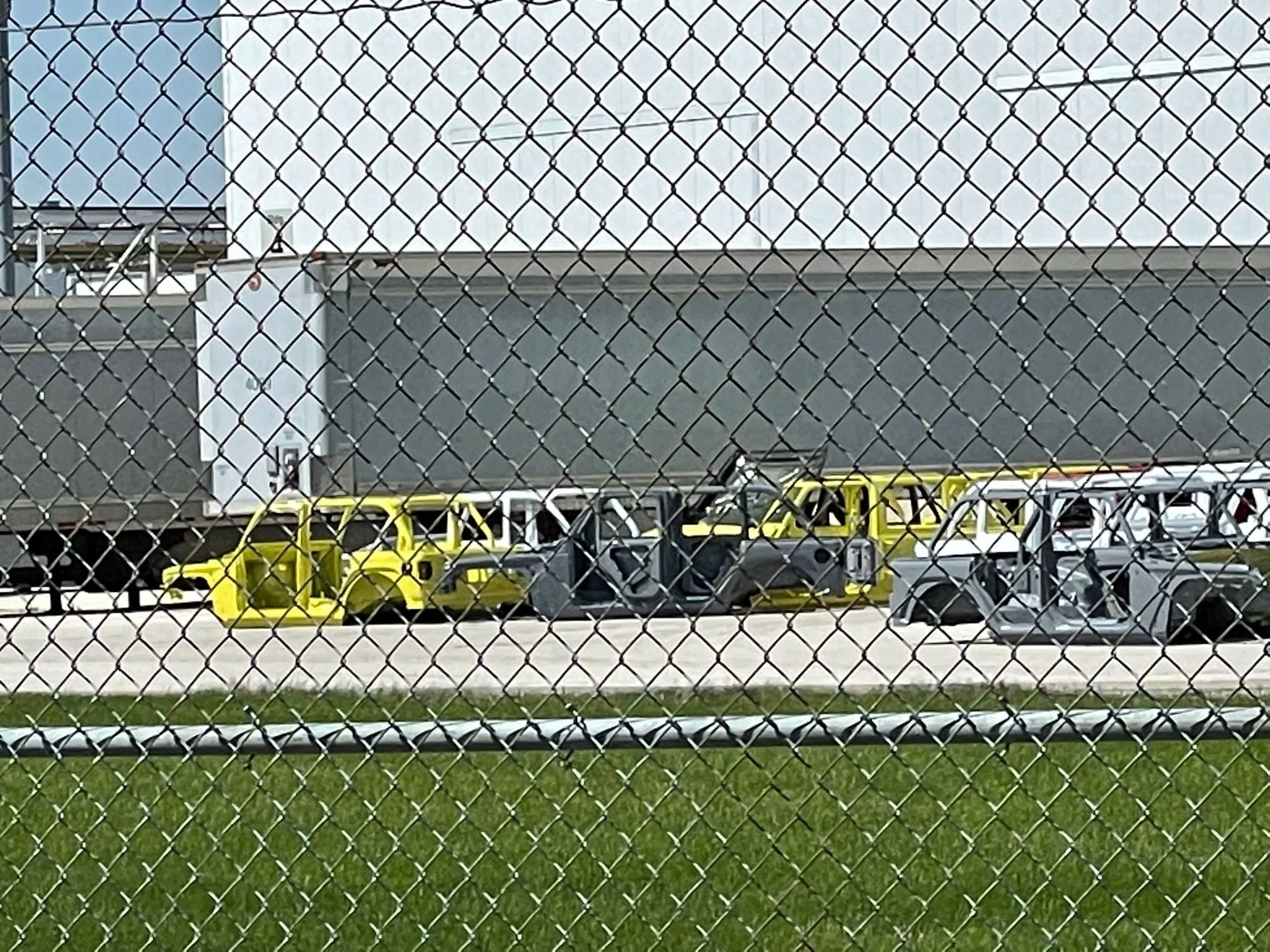 Jeep Gladiator Jeeps Parking Next To Jeeps Jeep Plant 06