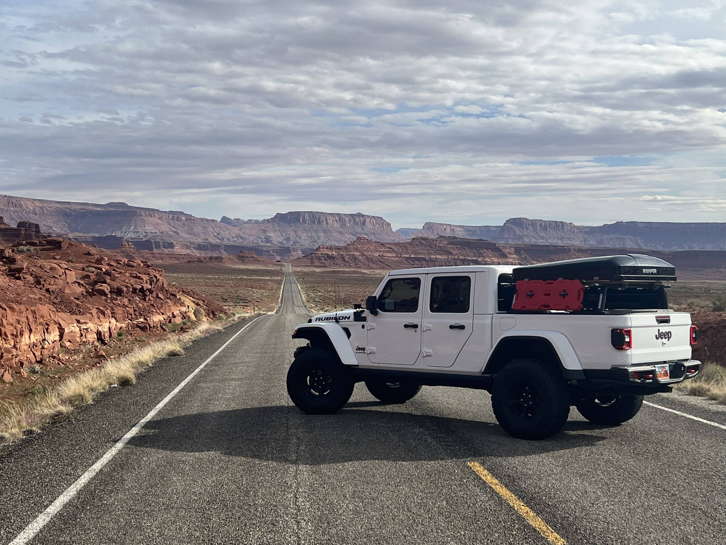 Jeep Gladiator Gladiator Glamour Shots 5CA79B39-06B6-4936-B845-96E64EC56F4B