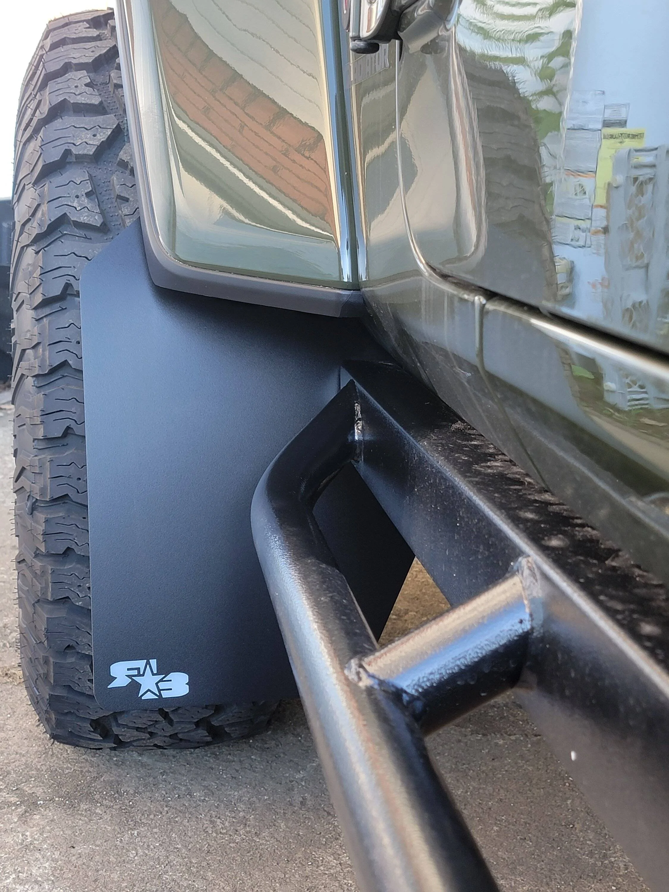 Jeep Gladiator Rock Hard VS White Knuckle Sliders 20220704_184041