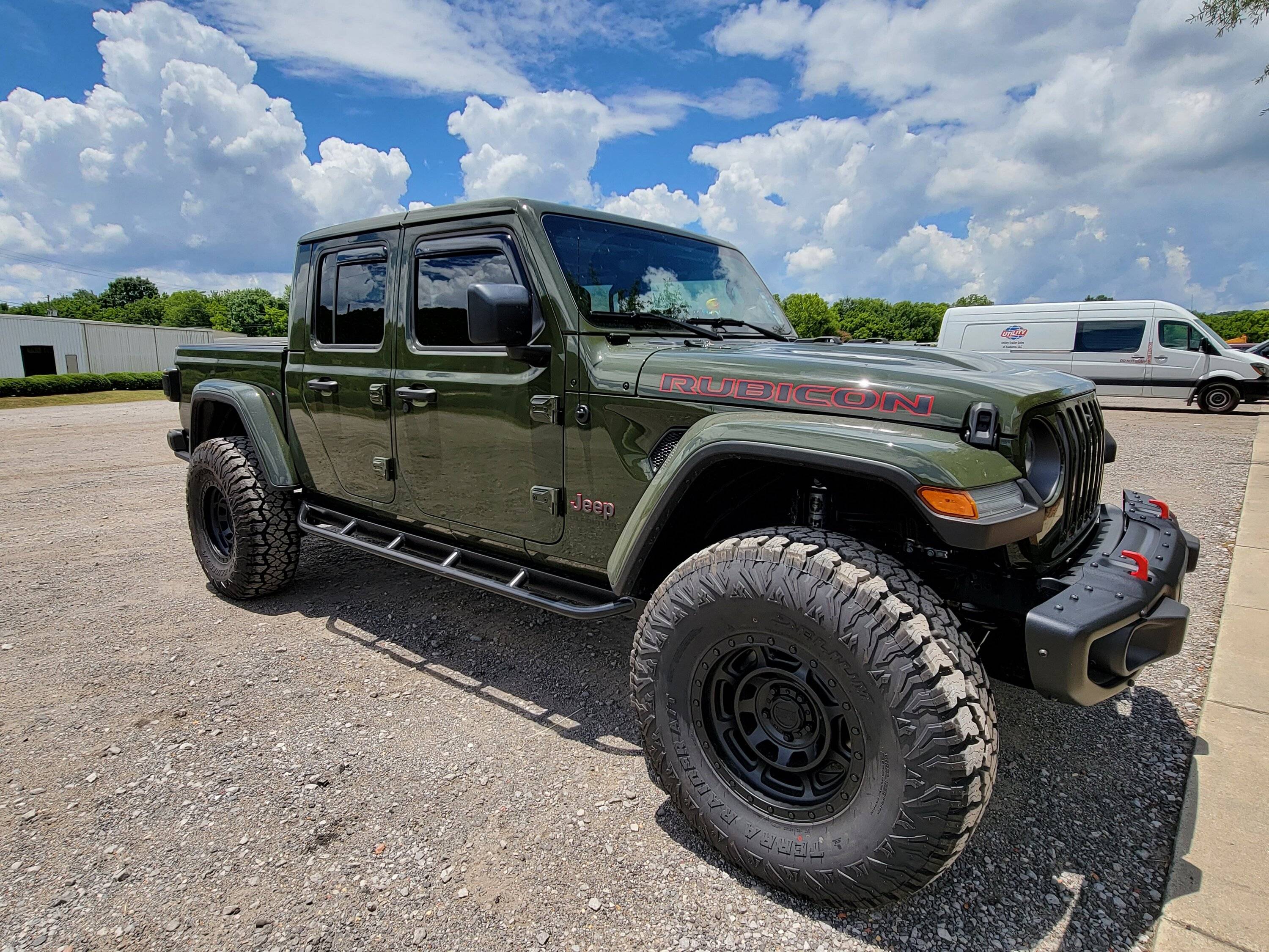 Jeep Gladiator Rock Hard VS White Knuckle Sliders 20220701_124451